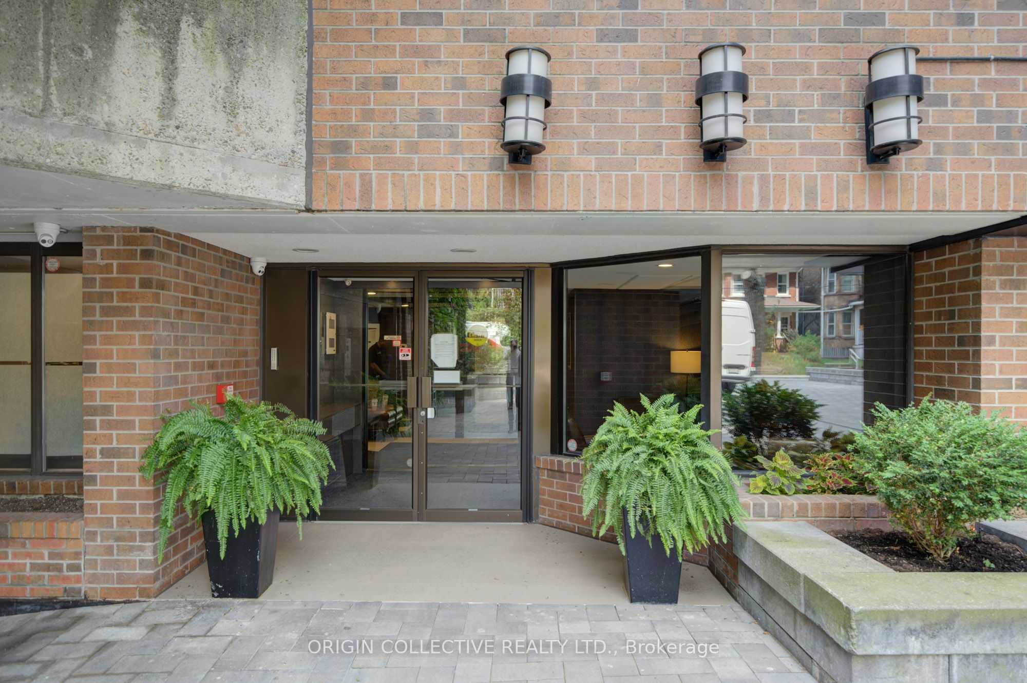 19 Dundonald Street 305, Toronto, ON M4Y 1K3 photo 3