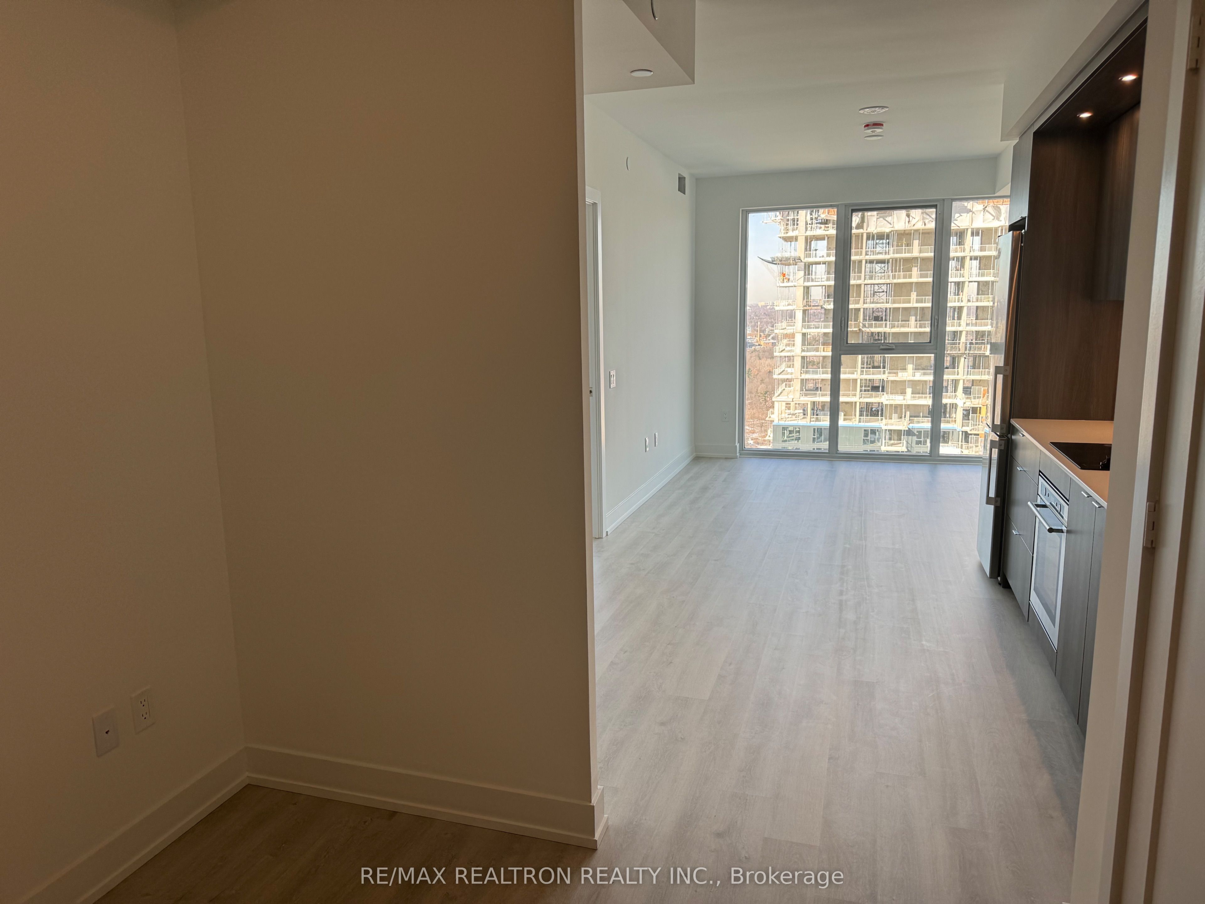 30 Inn On The Park Drive 3701, Toronto, ON M3C 0P8