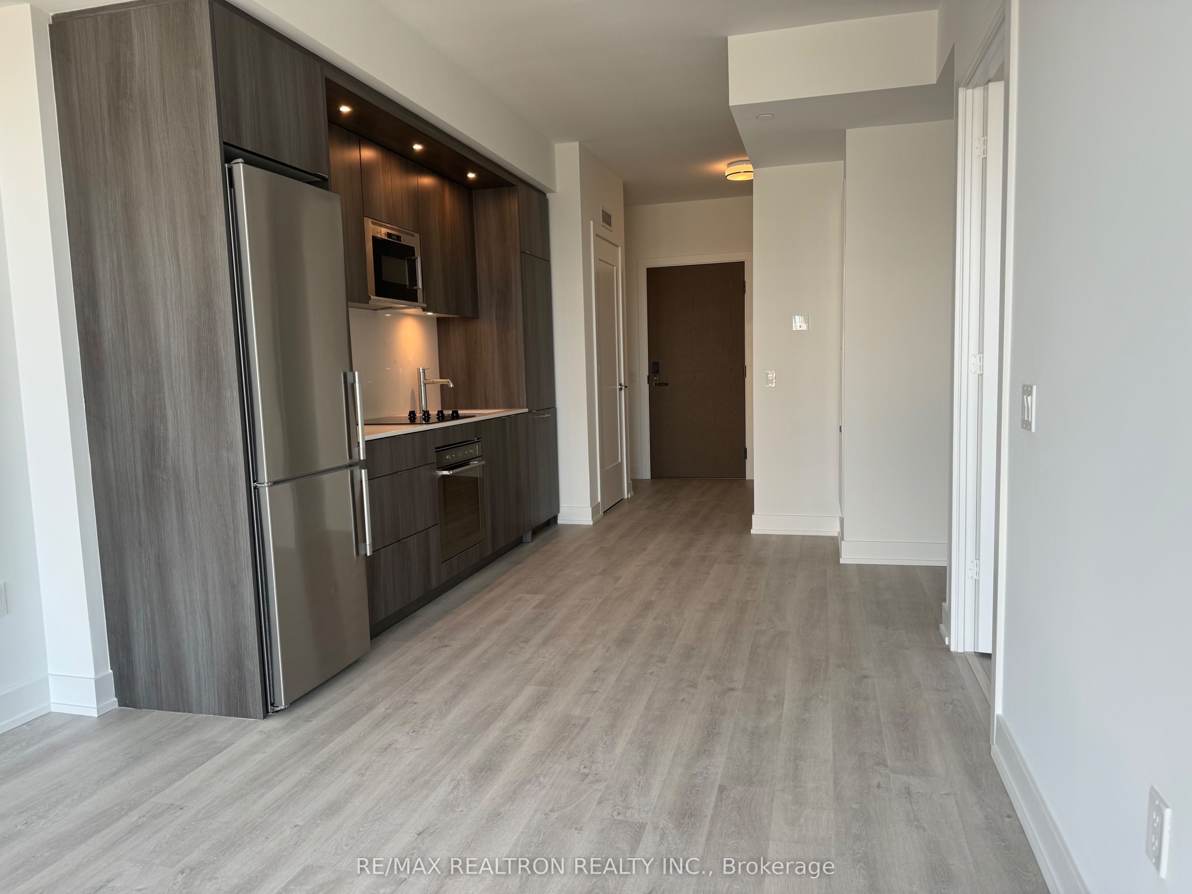 30 Inn On The Park Drive 3701, Toronto, ON M3C 0P8 photo 3