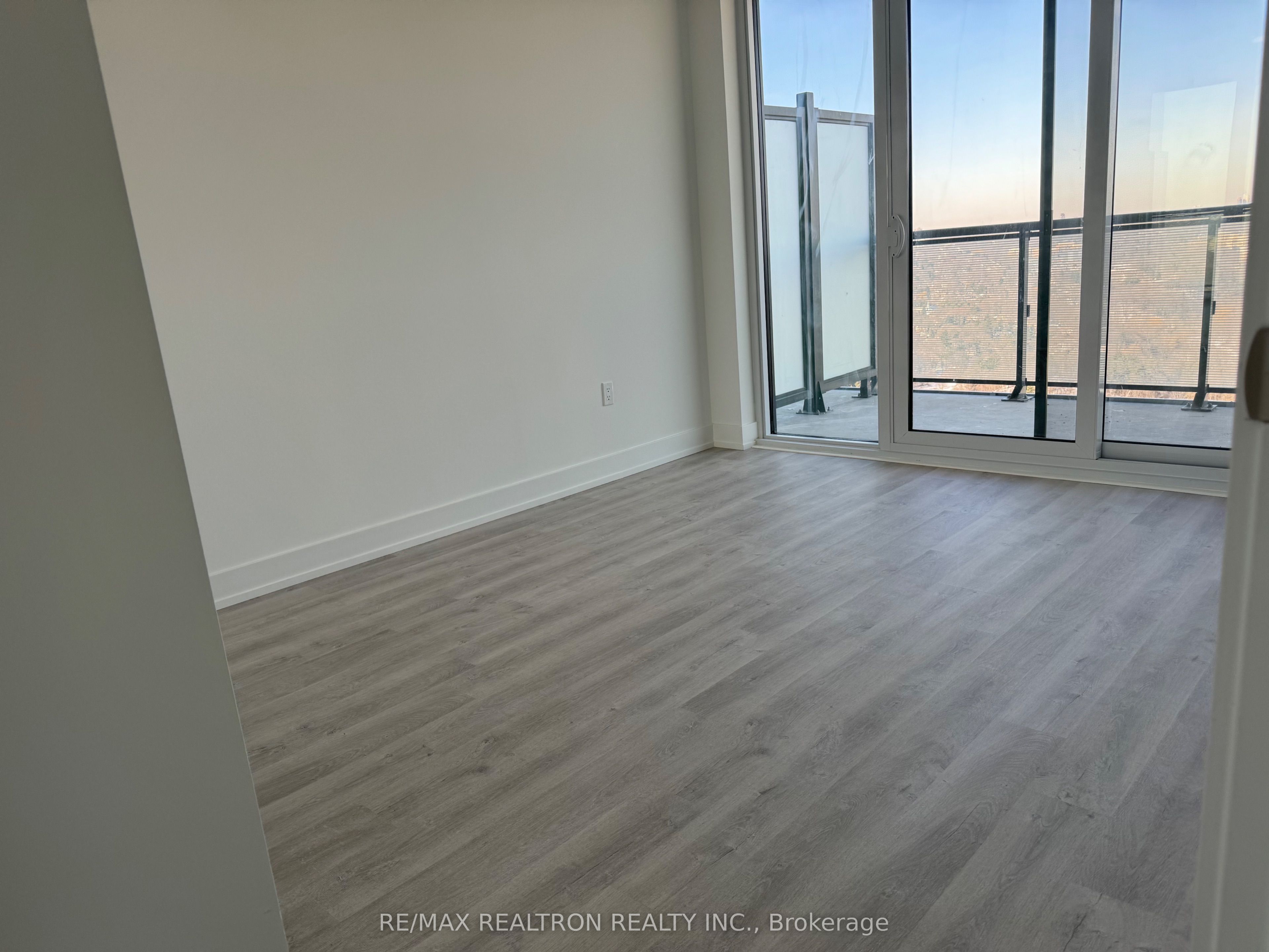 30 Inn On The Park Drive 3701, Toronto, ON M3C 0P8 photo 5
