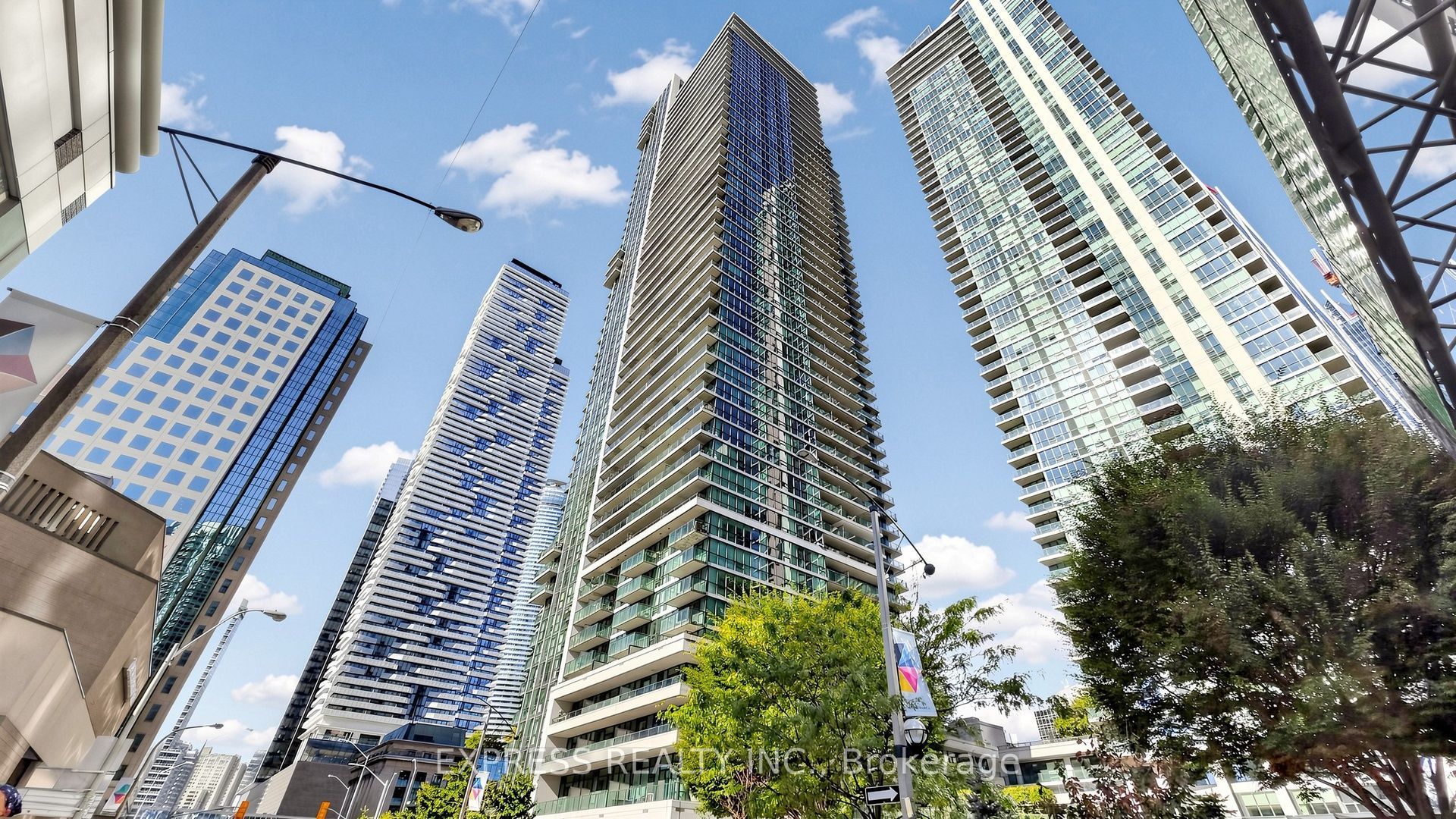 33 Bay Street 4207, Toronto, ON M5J 2Z3 photo 2