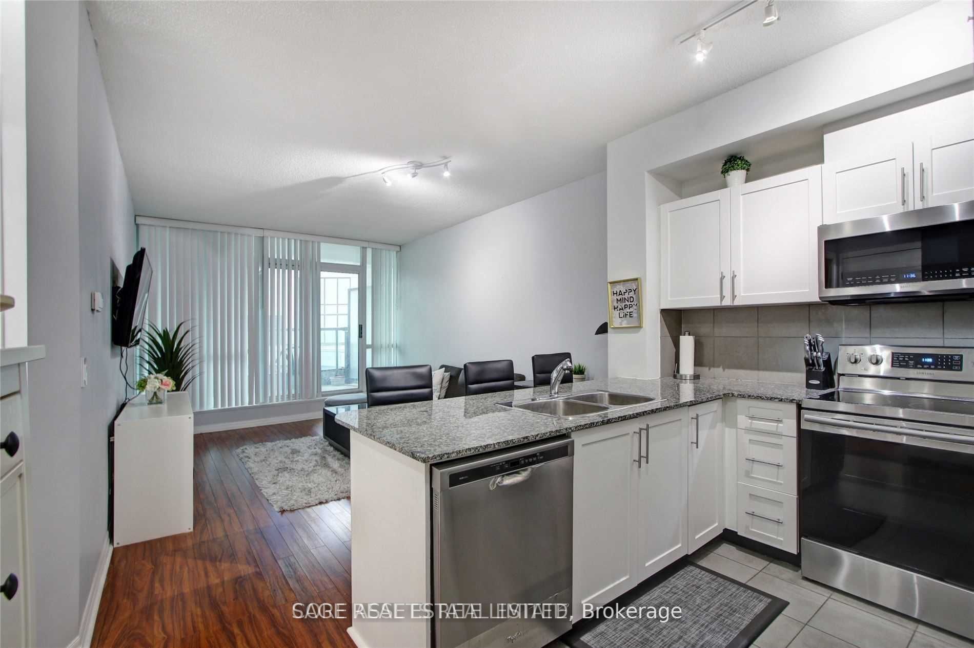 16 Yonge Street 314, Toronto, ON M5E 2A3 photo 2