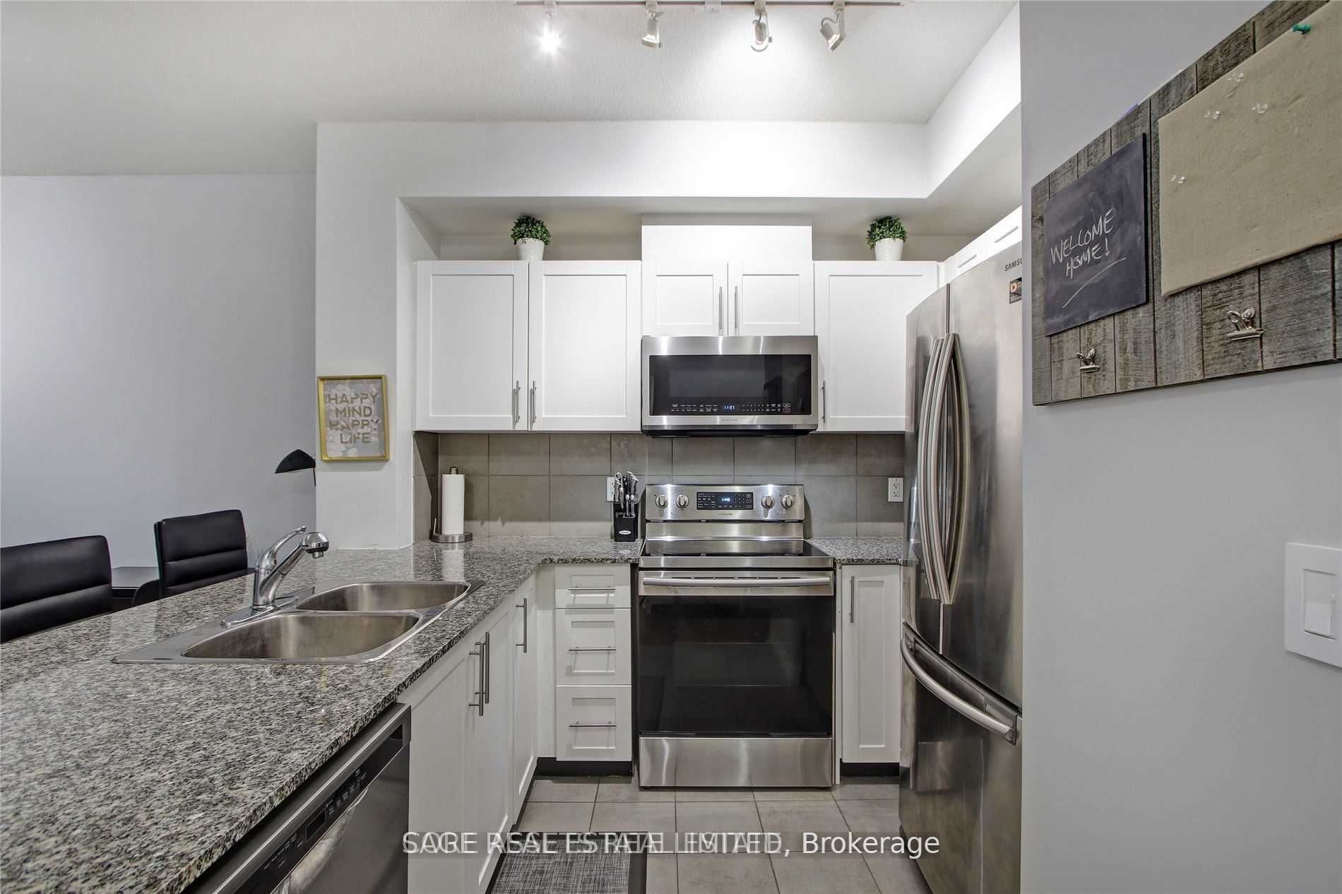 16 Yonge Street 314, Toronto, ON M5E 2A3 photo 3