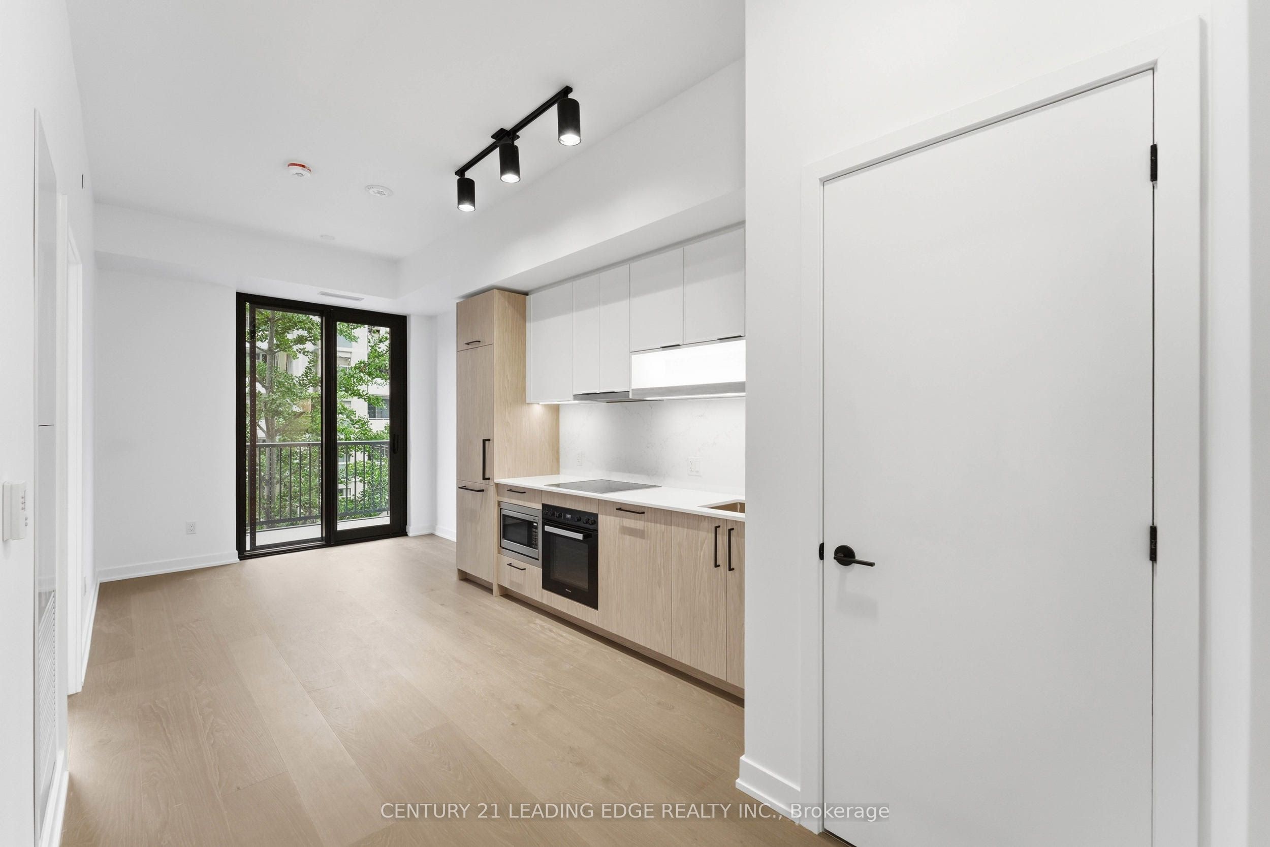 91 Montclair Avenue 310, Toronto, ON M5P 0B1 photo 3