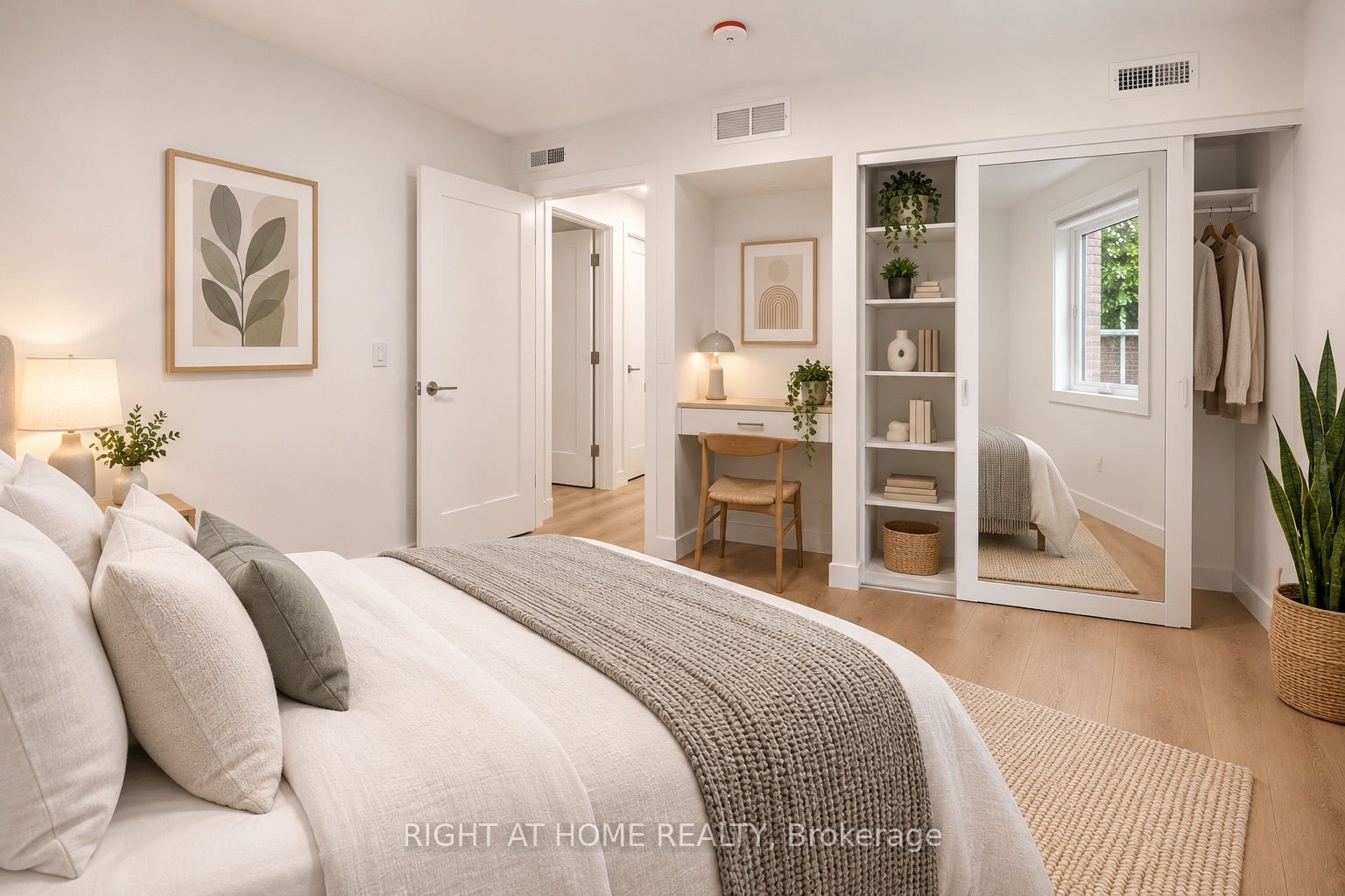 91 Barton Avenue 2, Toronto, ON M6G 1P7 photo 2