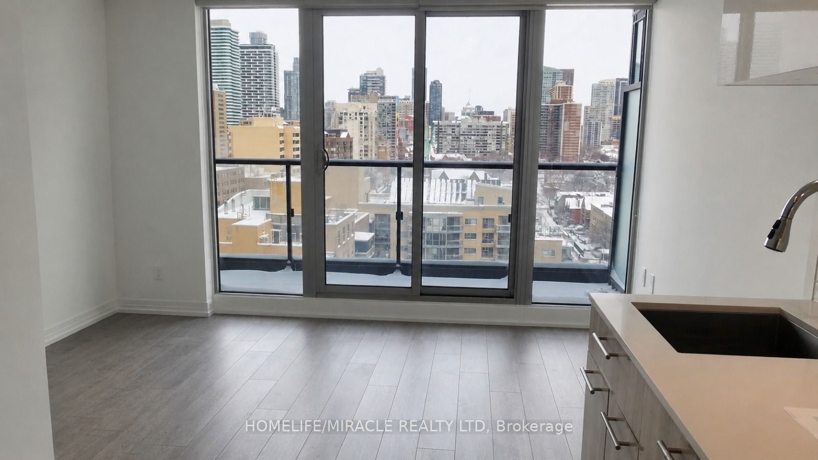 251 Jarvis Street 1604, Toronto, ON M5B 0C3 photo 3