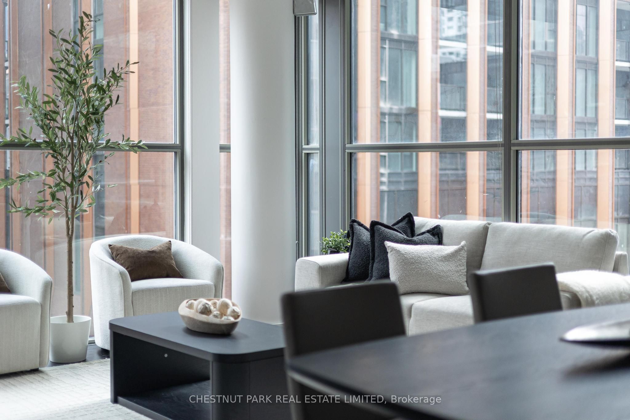 25 Oxley Street 611, Toronto, ON M5V 2J5 photo 3