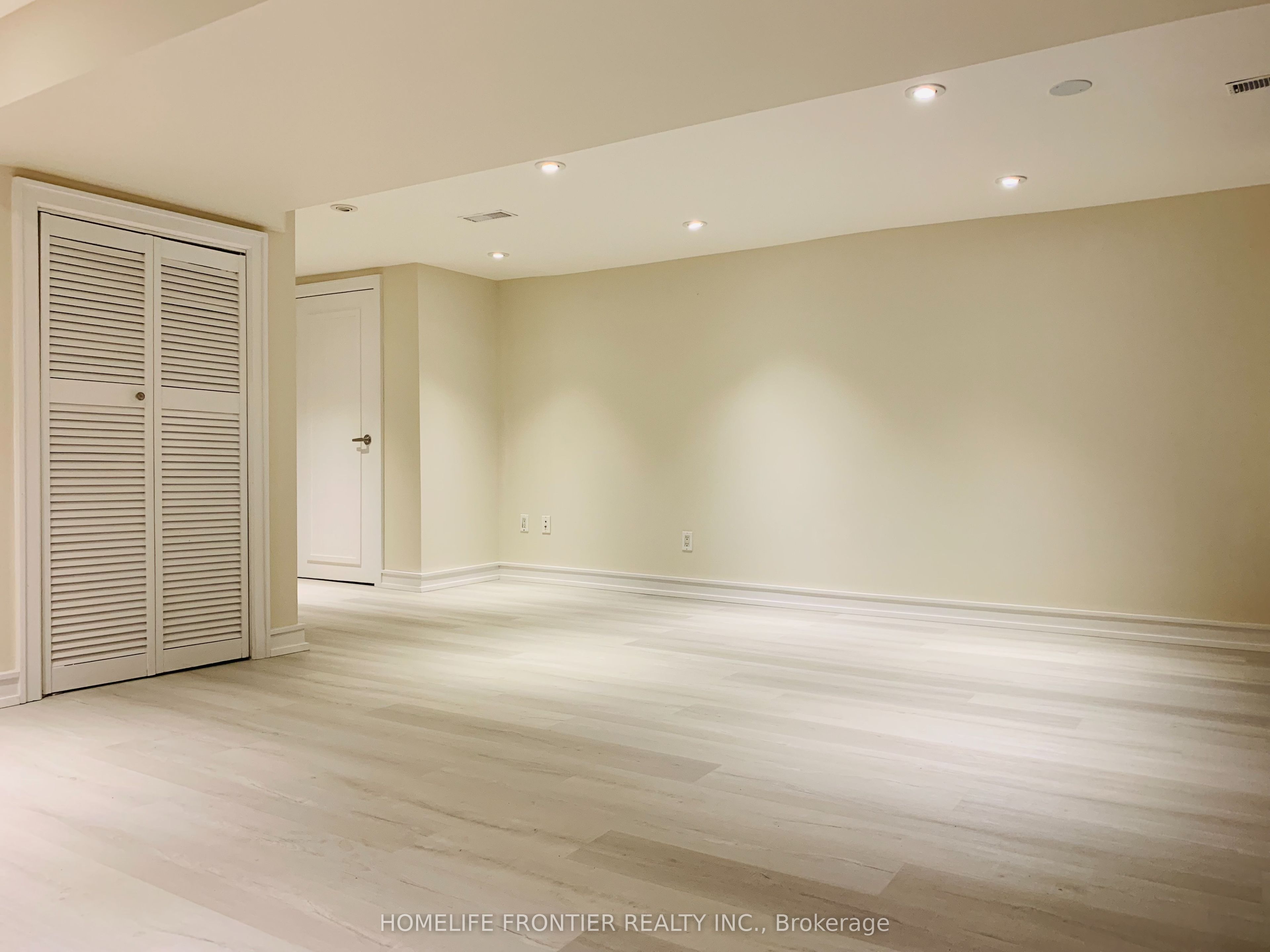 38 Henderson Avenue Lower, Toronto, ON M6J 2B8 photo 2