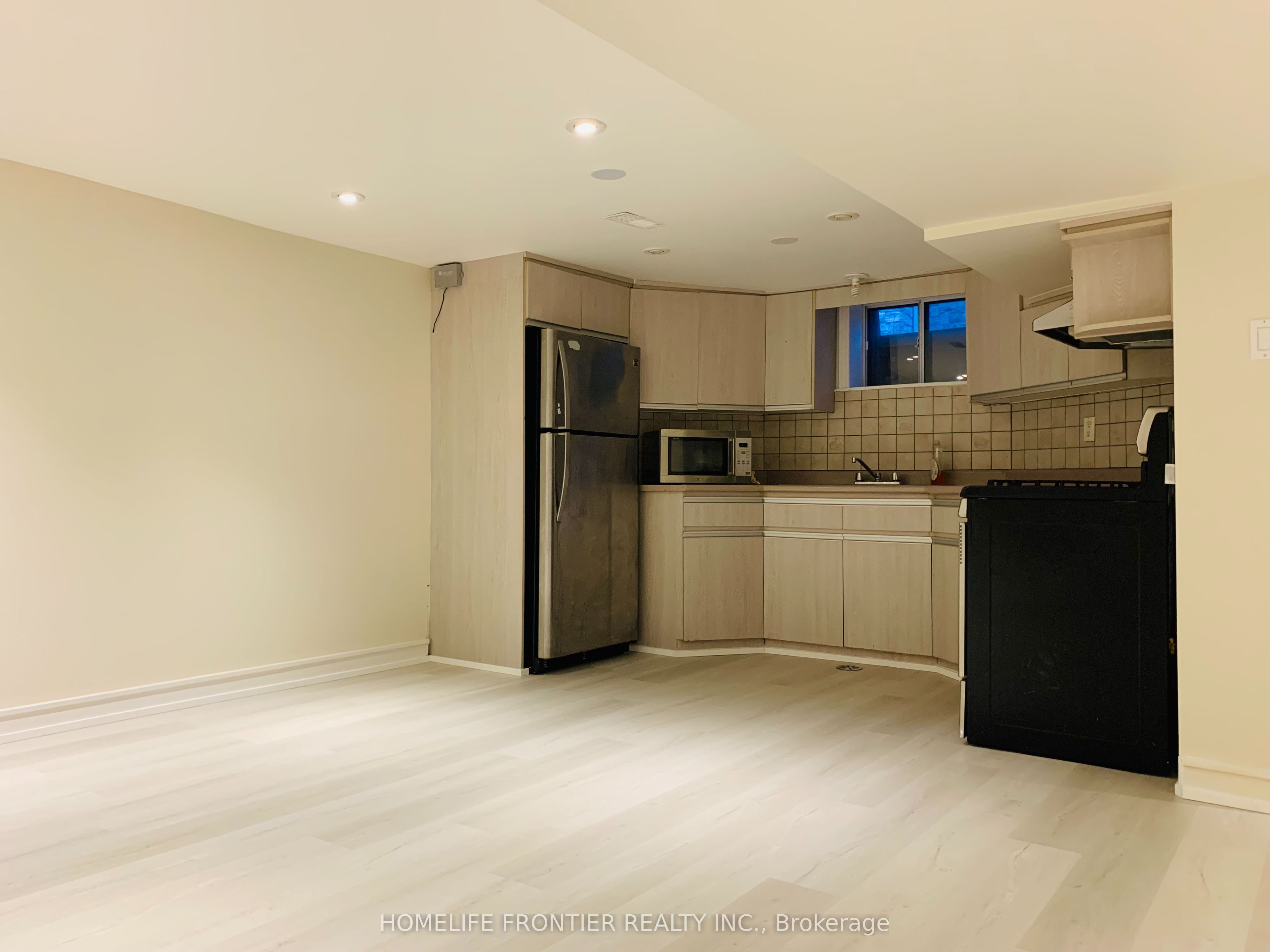 38 Henderson Avenue Lower, Toronto, ON M6J 2B8 photo 3