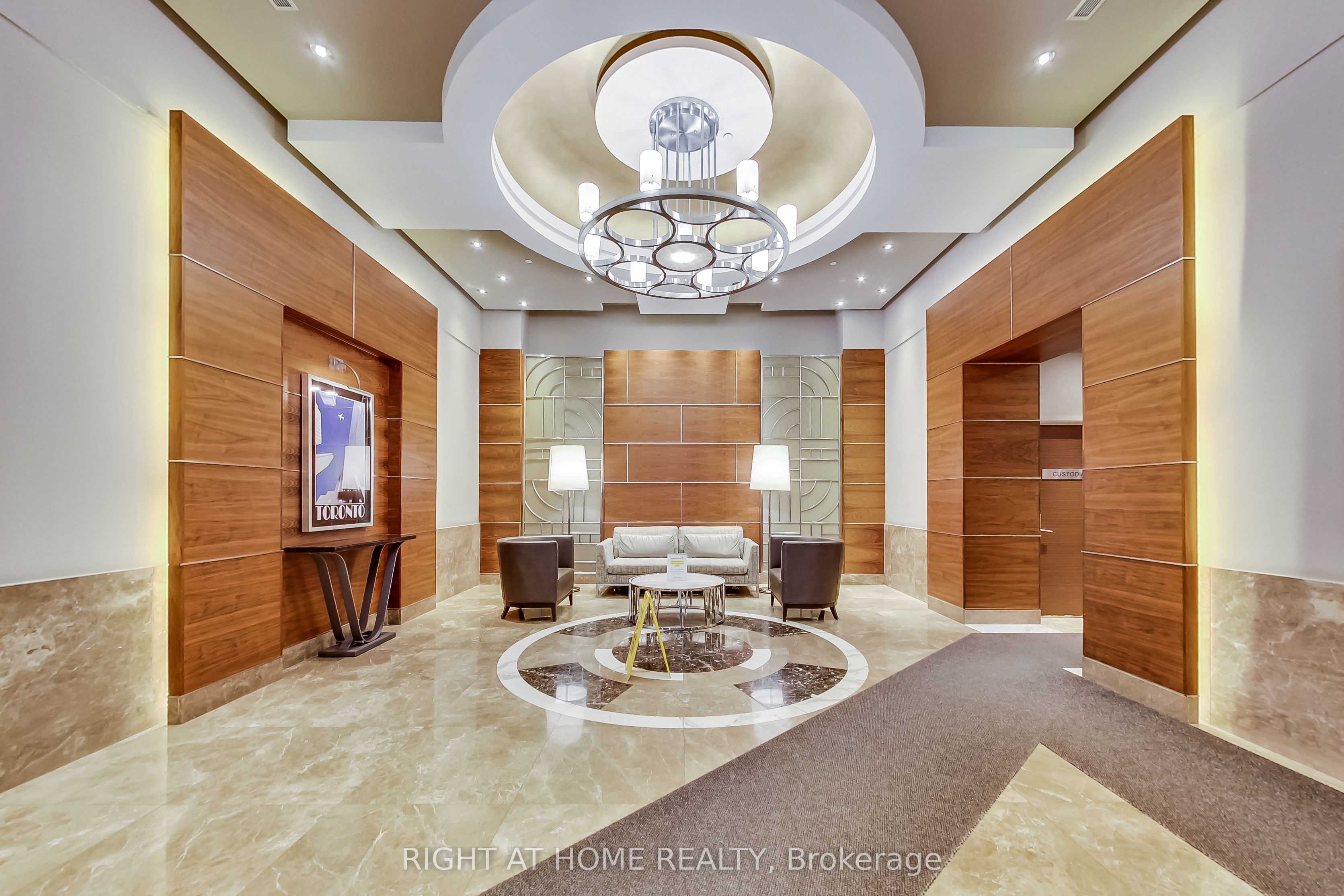 761 Bay Street 313, Toronto, ON M5G 2R2 photo 2