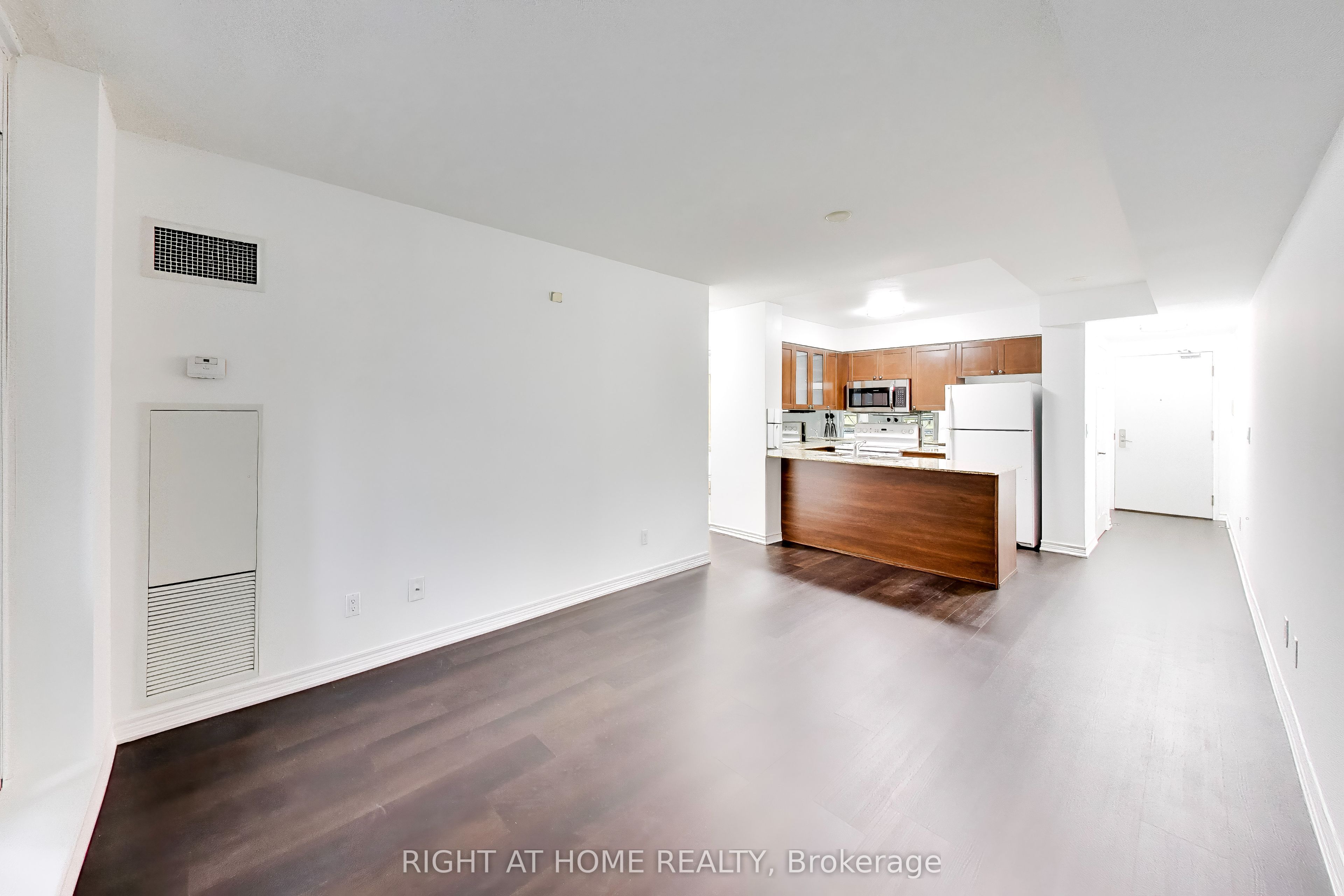 761 Bay Street 313, Toronto, ON M5G 2R2 photo 4