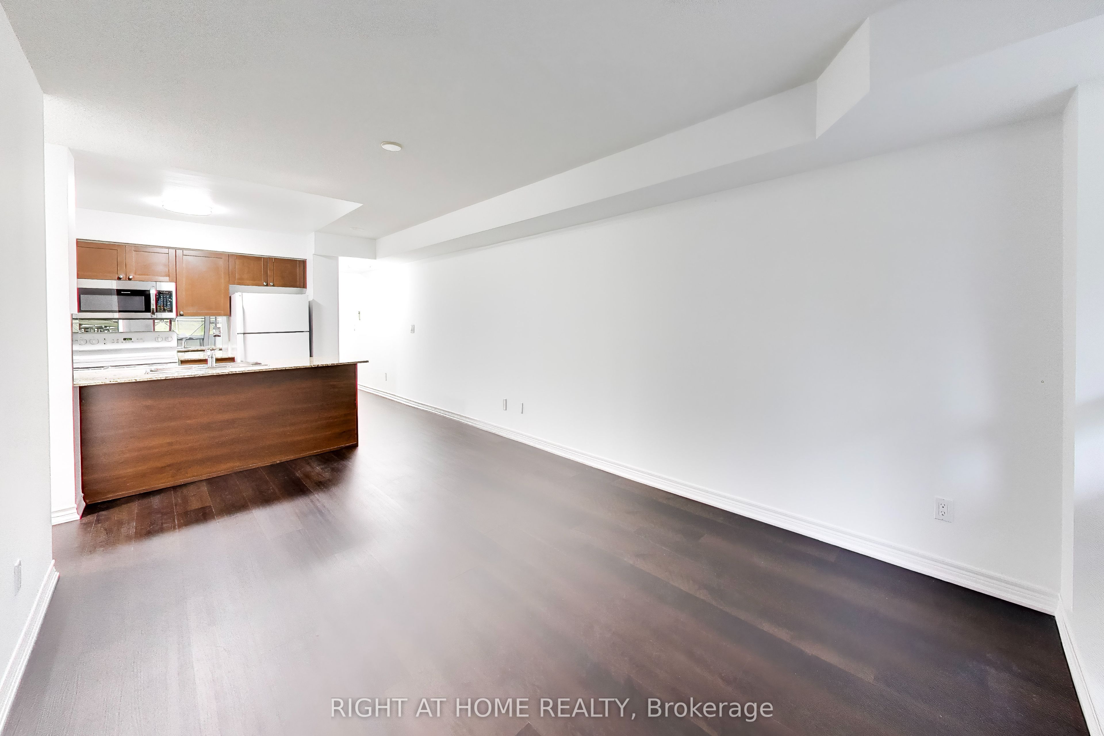 761 Bay Street 313, Toronto, ON M5G 2R2 photo 5