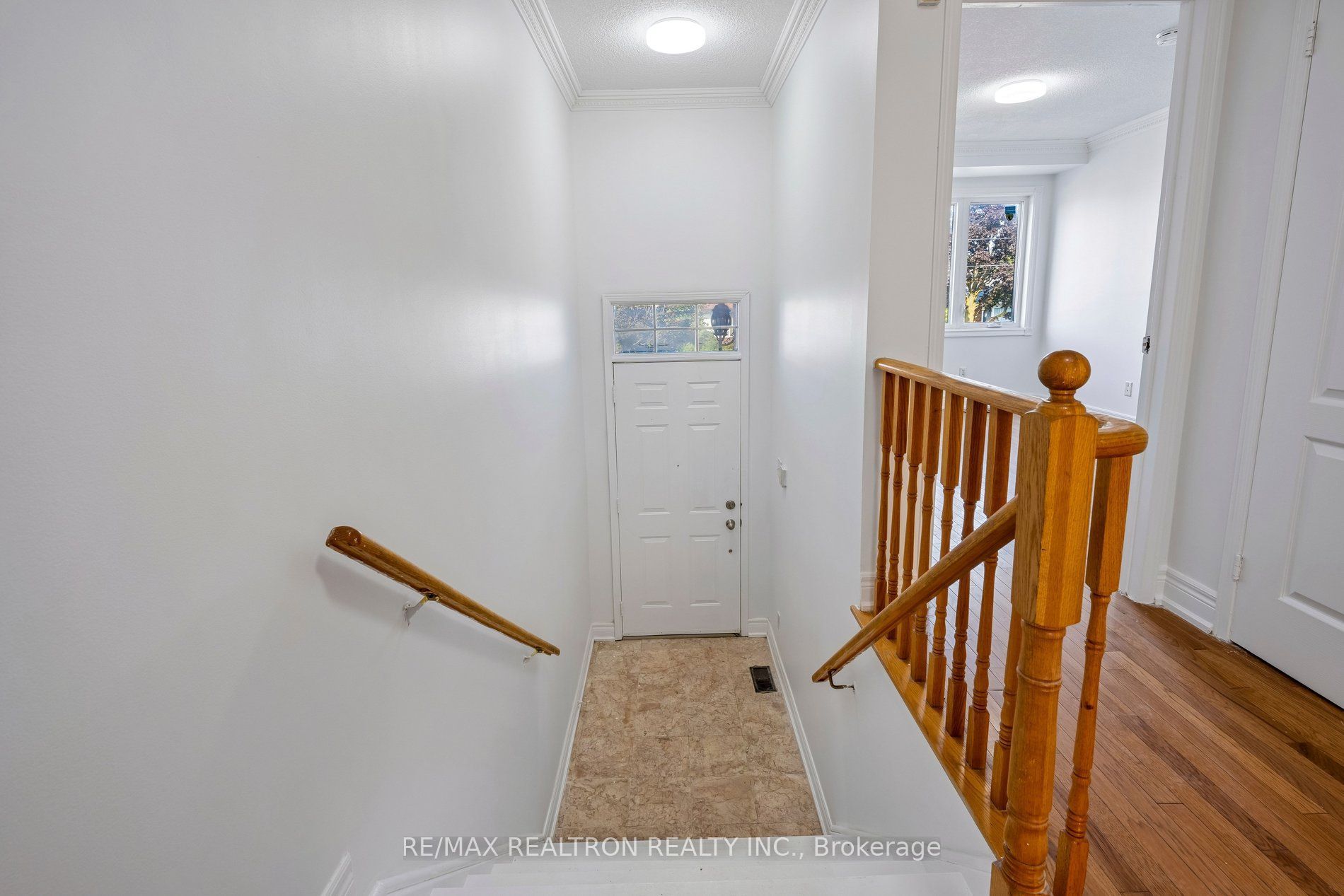 19 WARNER Avenue, Toronto, ON M4A 2X1 photo 3