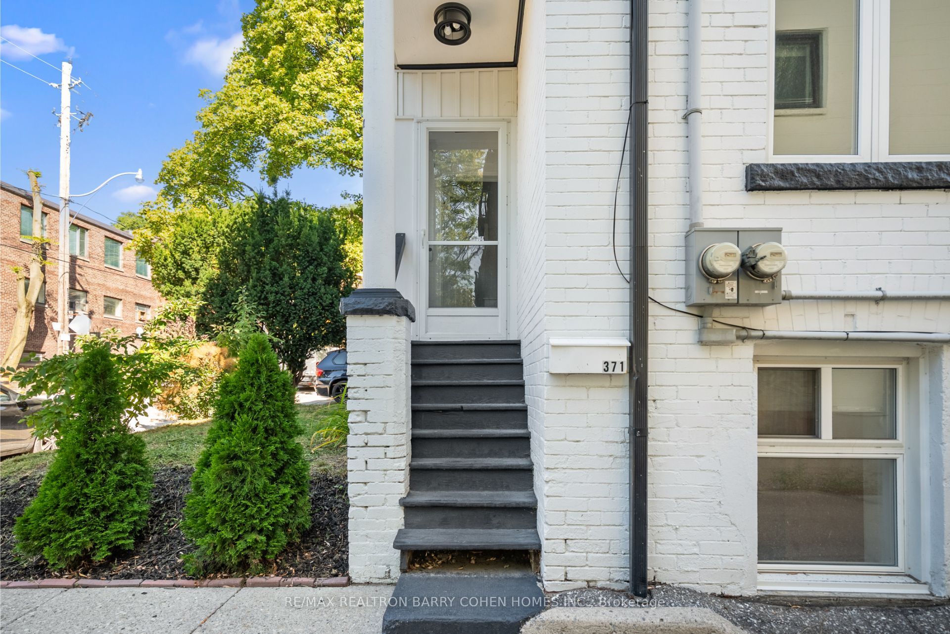 371 Howland Avenue Main, Toronto, ON M5R 3C1 photo 2