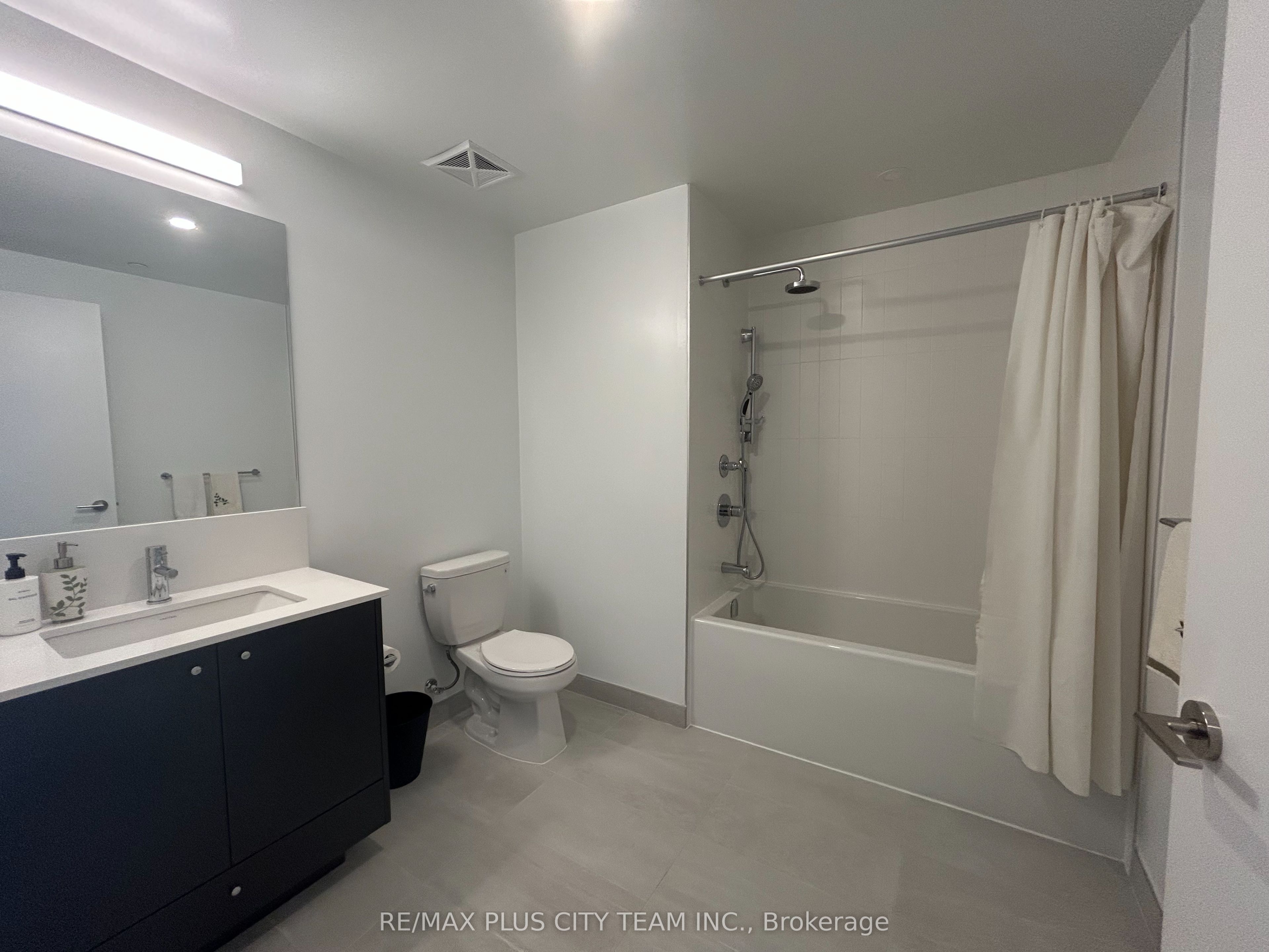 30 Dreamers Way 348, Toronto, ON M5A 0Y7 photo 3