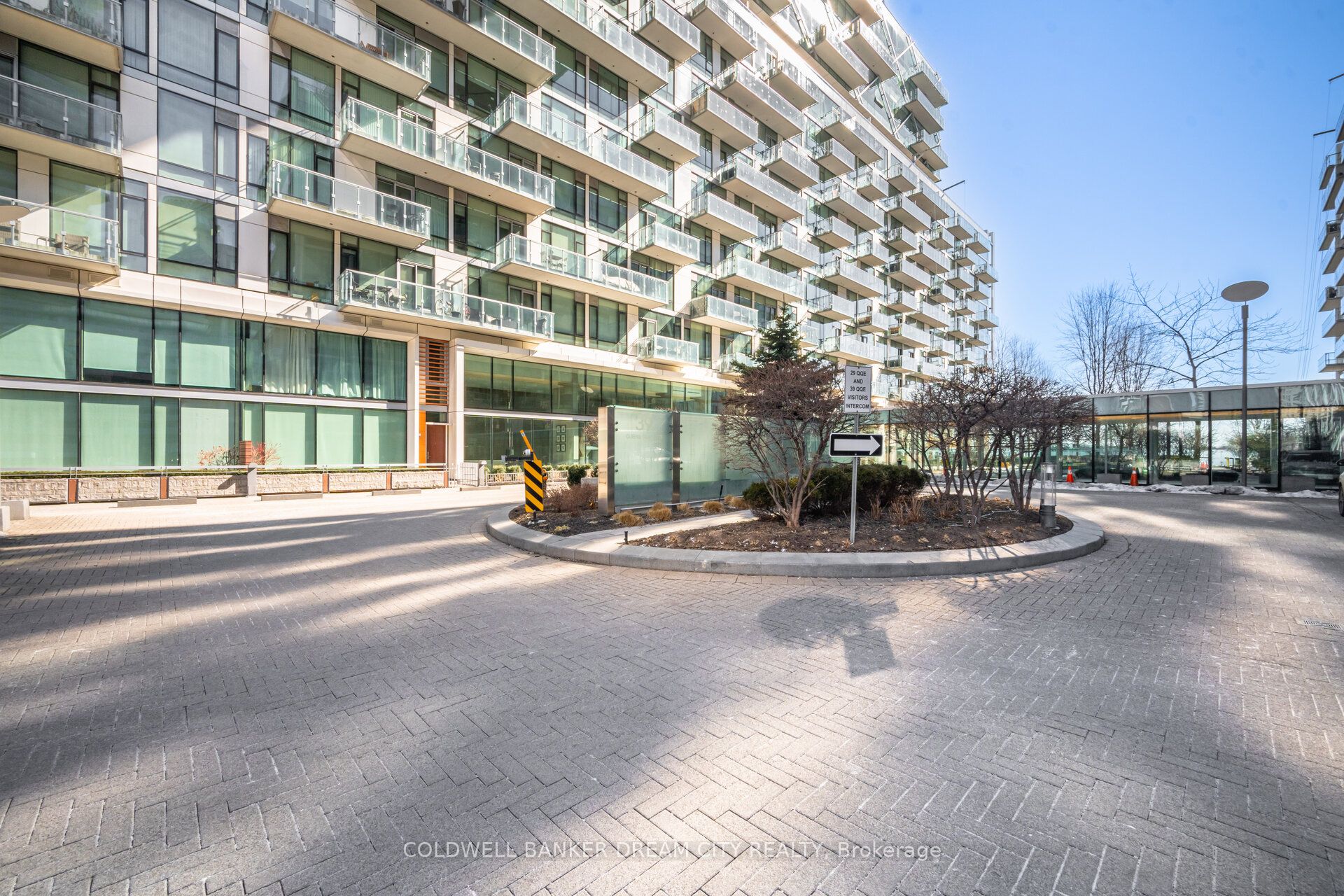 39 Queens Quay E 837, Toronto, ON M5E 0A4