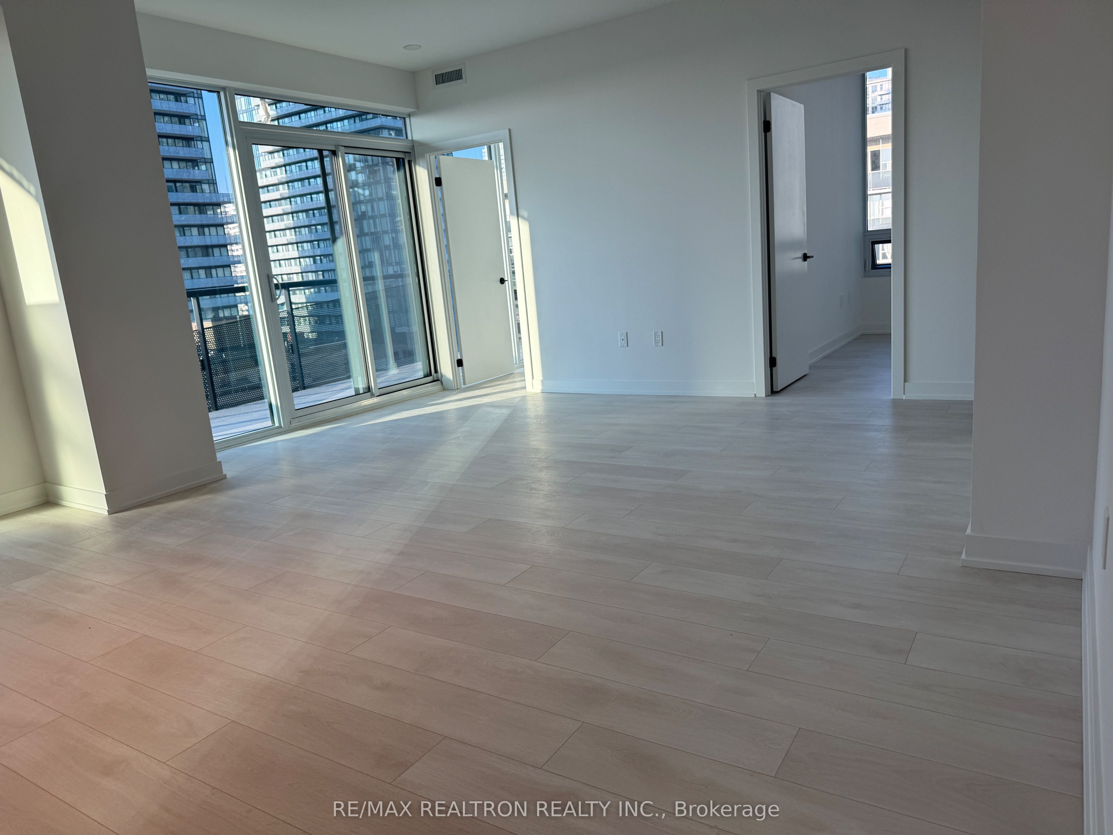 127 Broadway Avenue 1402, Toronto, ON M4P 1V4 photo 2
