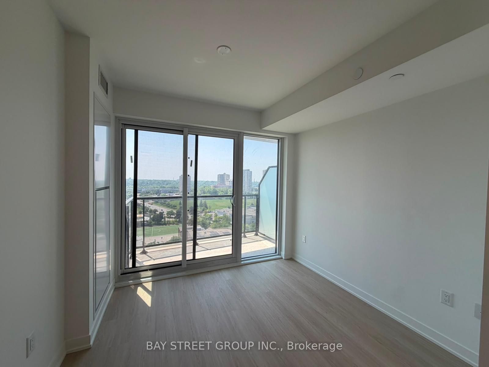 15 David Salomon Drive 1510, Toronto, ON M3C 1E7 photo 4