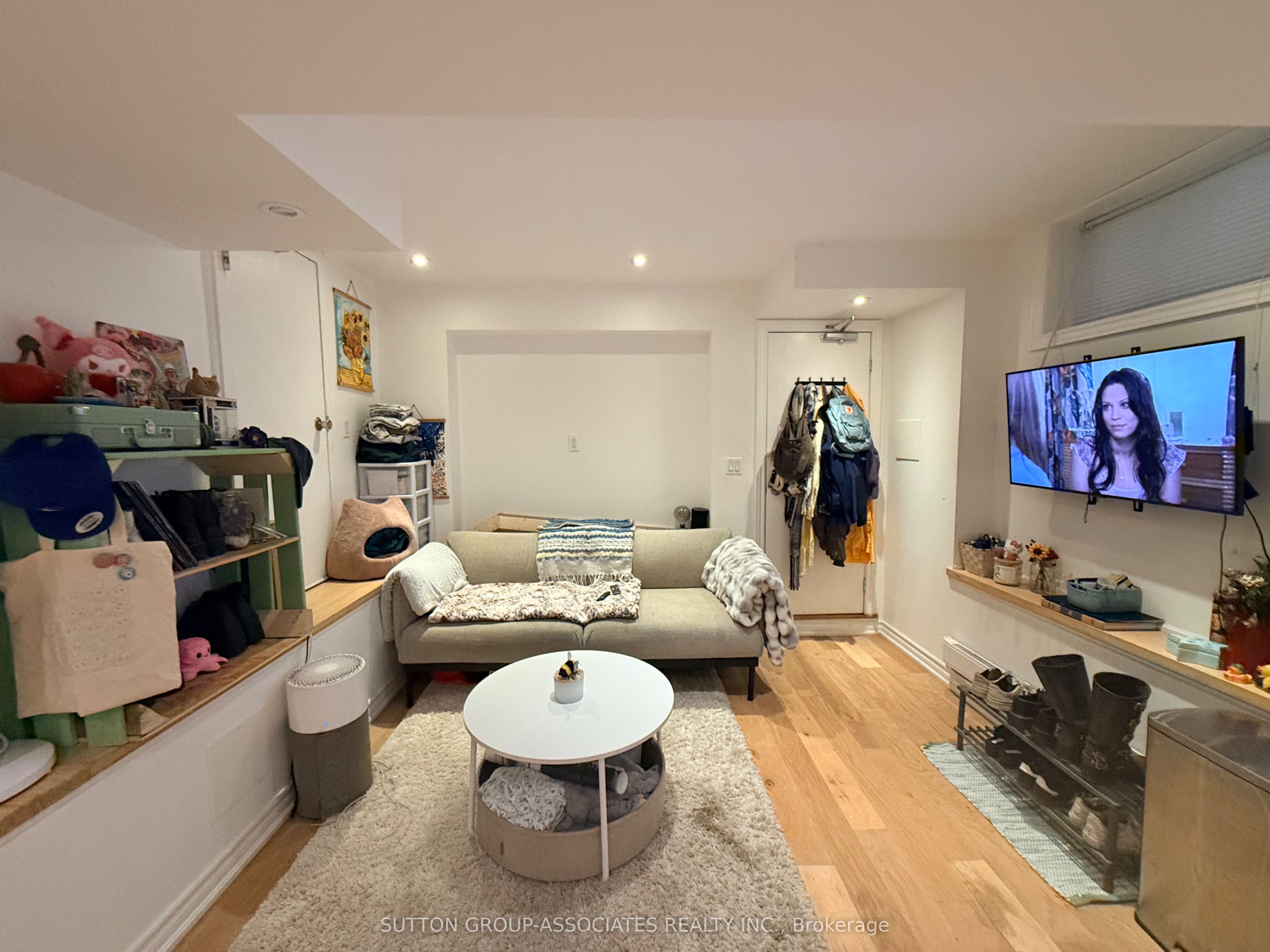 125 Walmer Road Lower, Toronto, ON M5R 2X8 photo 4