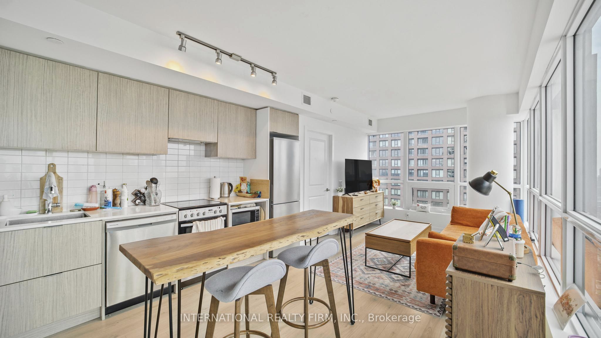 395 Bloor Street E 4602, Toronto, ON M4W 1H7 photo 2