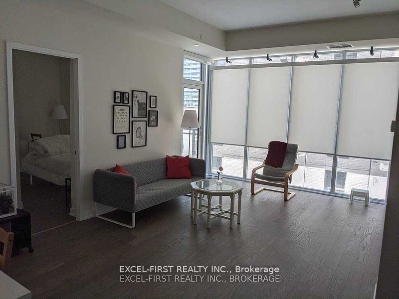 17 Dundonald Street 1401, Toronto, ON M5V 2G4