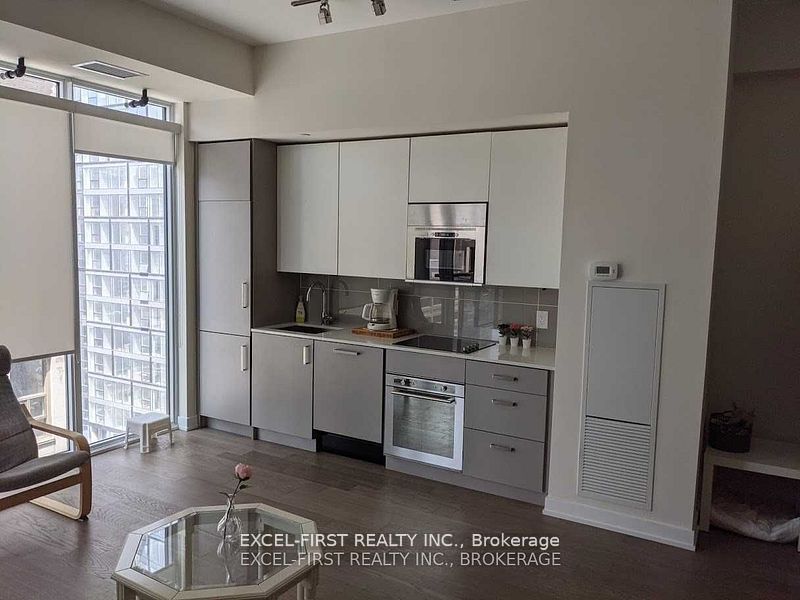 17 Dundonald Street 1401, Toronto, ON M5V 2G4 photo 3