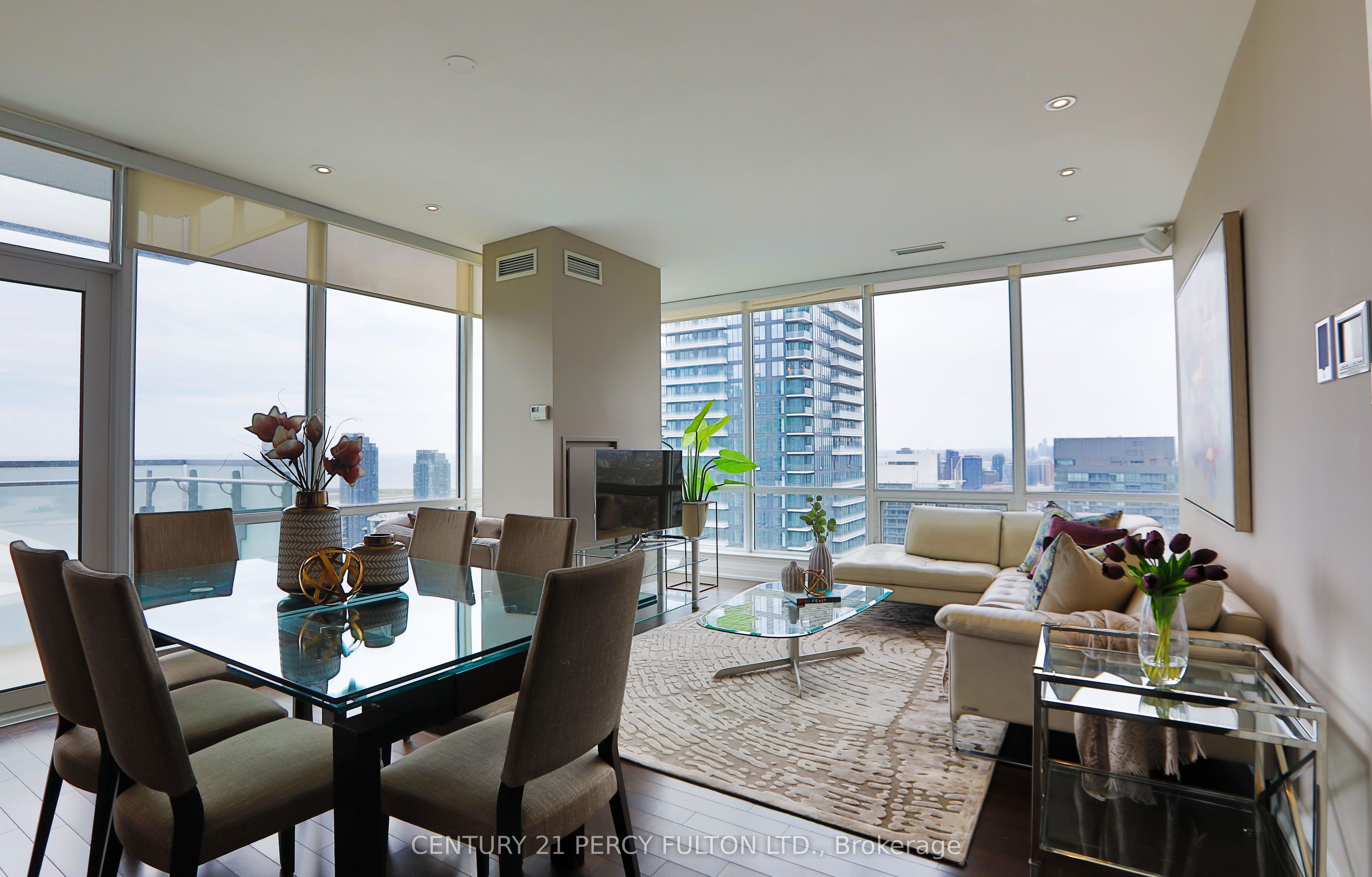 80 John Street 4002, Toronto, ON M5V 3X4