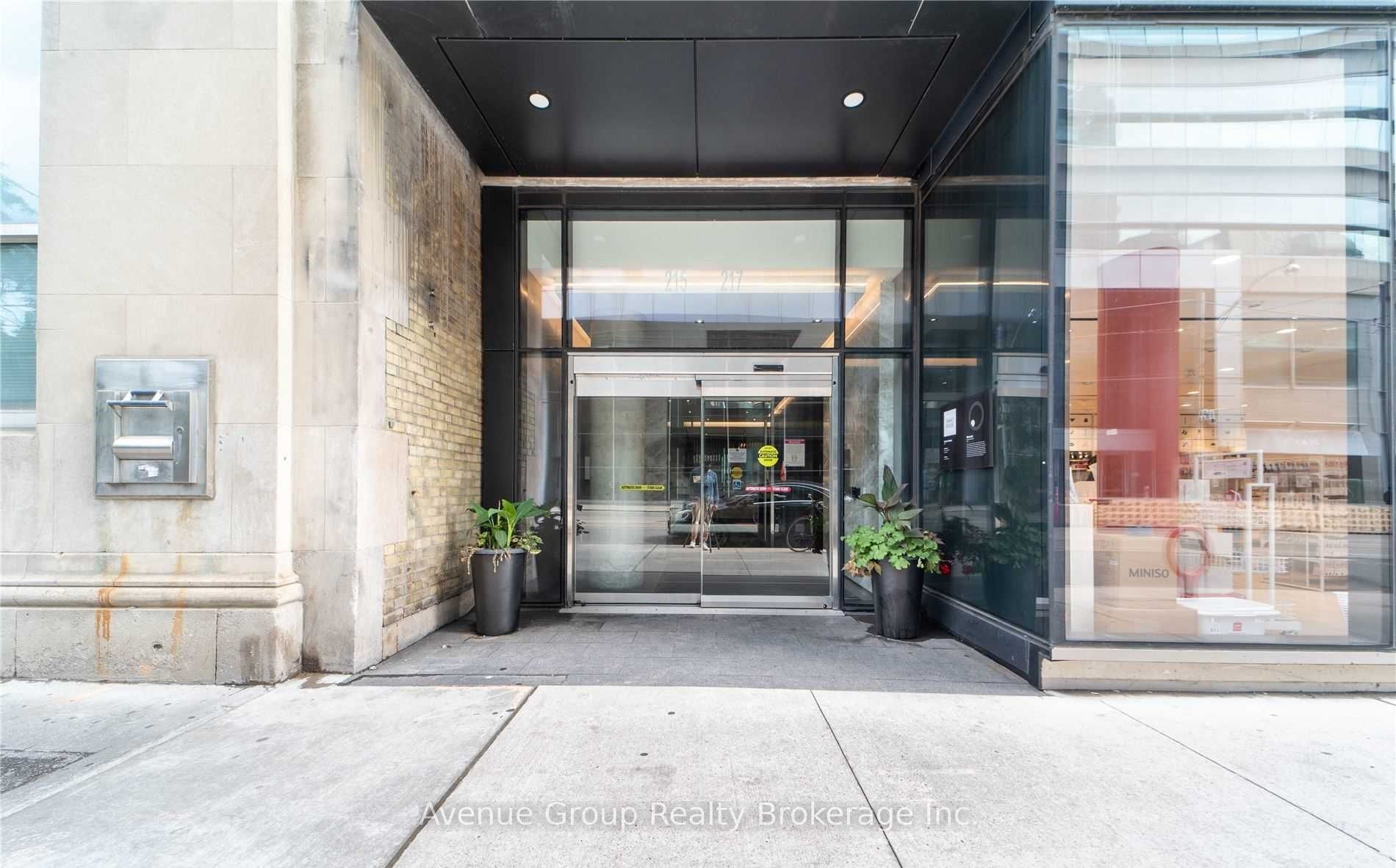 215 Queen Street W 1407, Toronto, ON M5V 0P5 photo 2