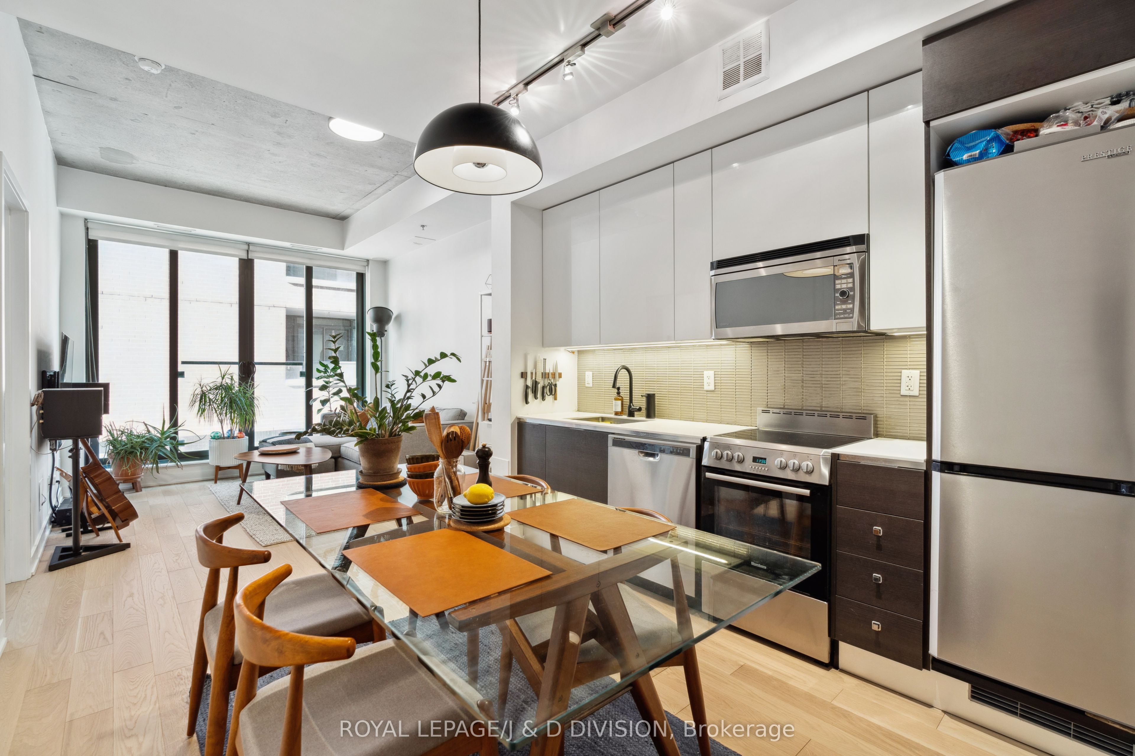 8 Dovercourt Road 207, Toronto, ON M6J 0B6 photo 5