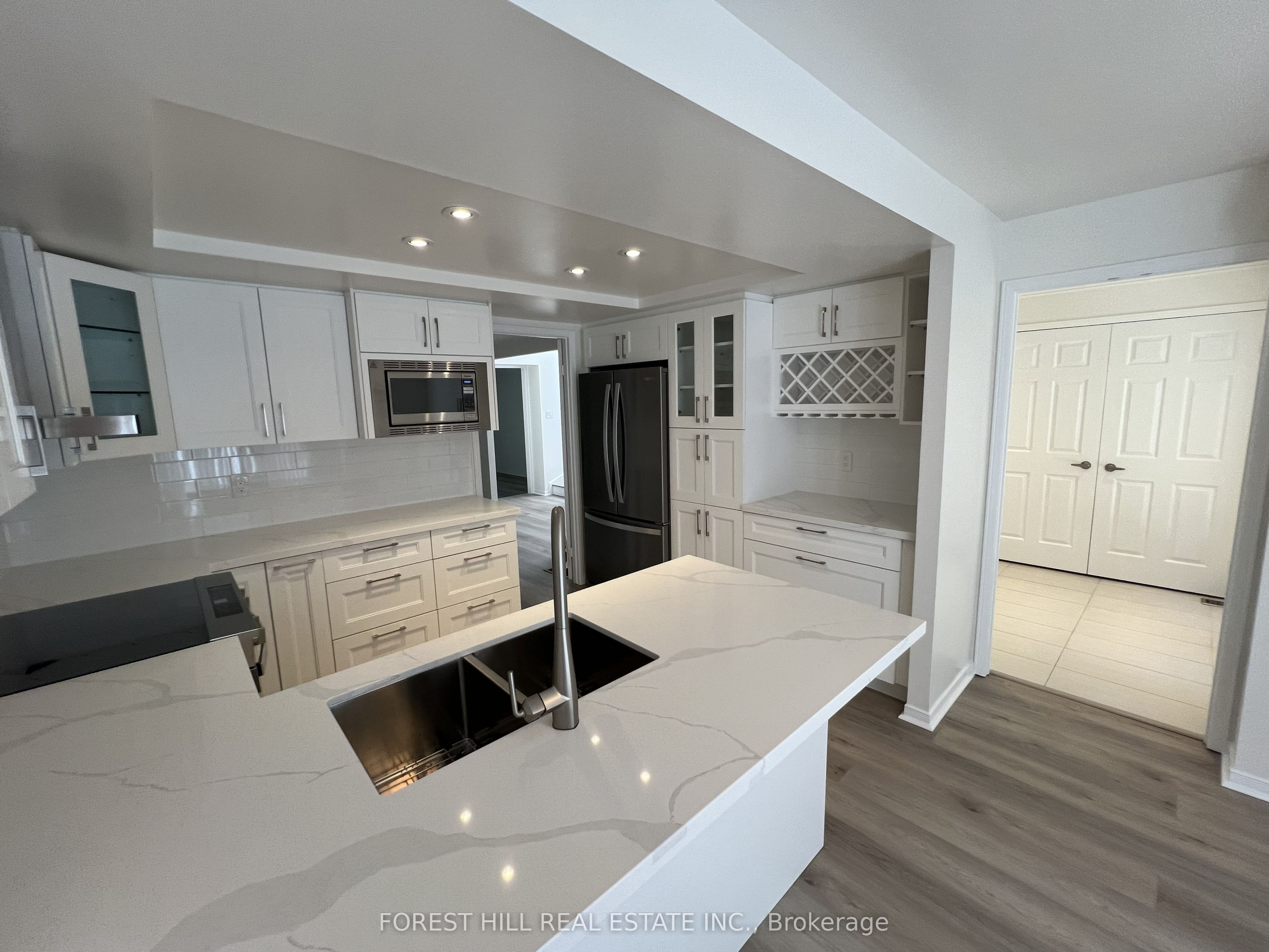 21 LOWER VILLAGE GATE, Toronto, ON M5P 3L7 photo 4