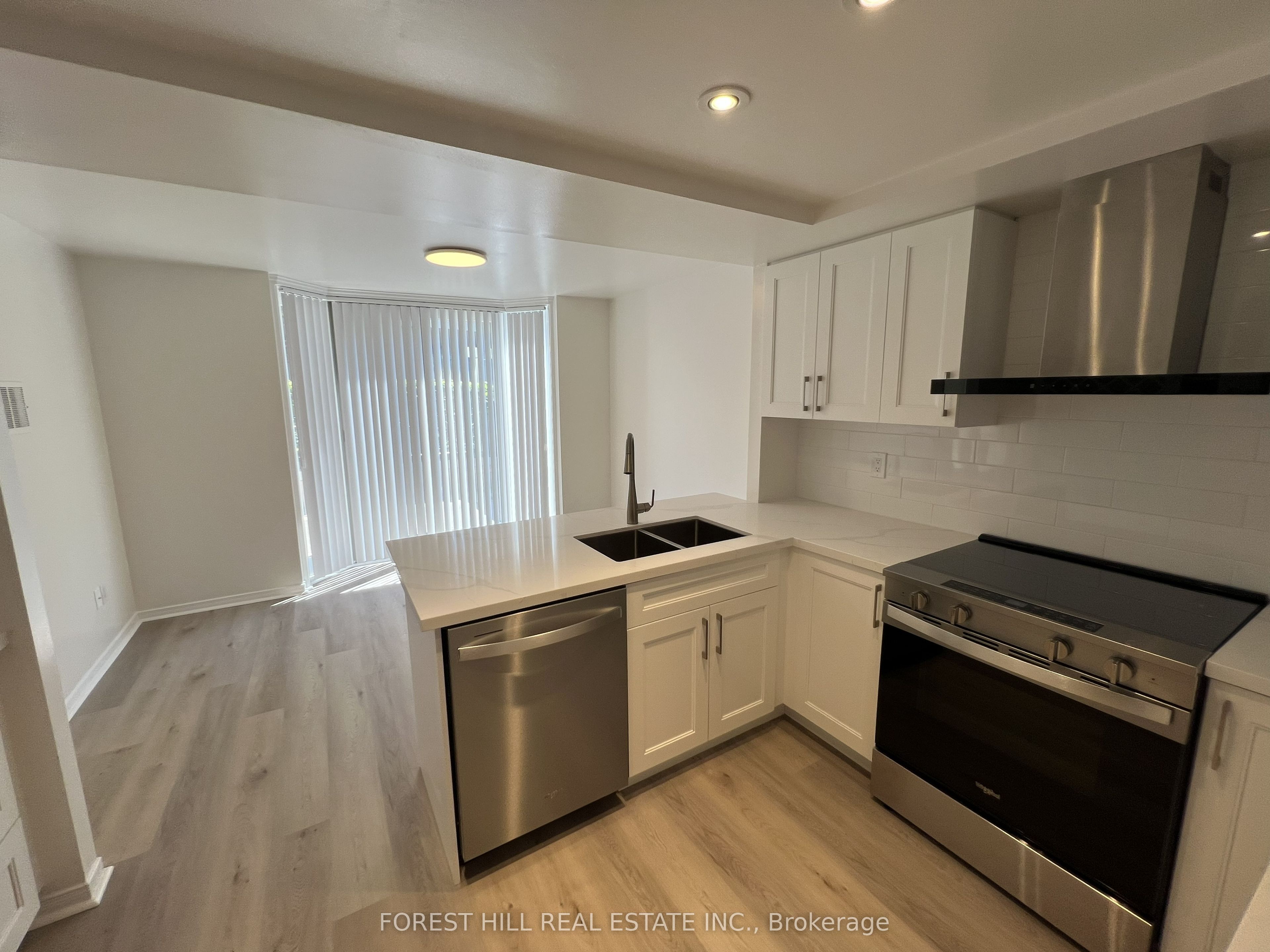 21 LOWER VILLAGE GATE, Toronto, ON M5P 3L7 photo 5
