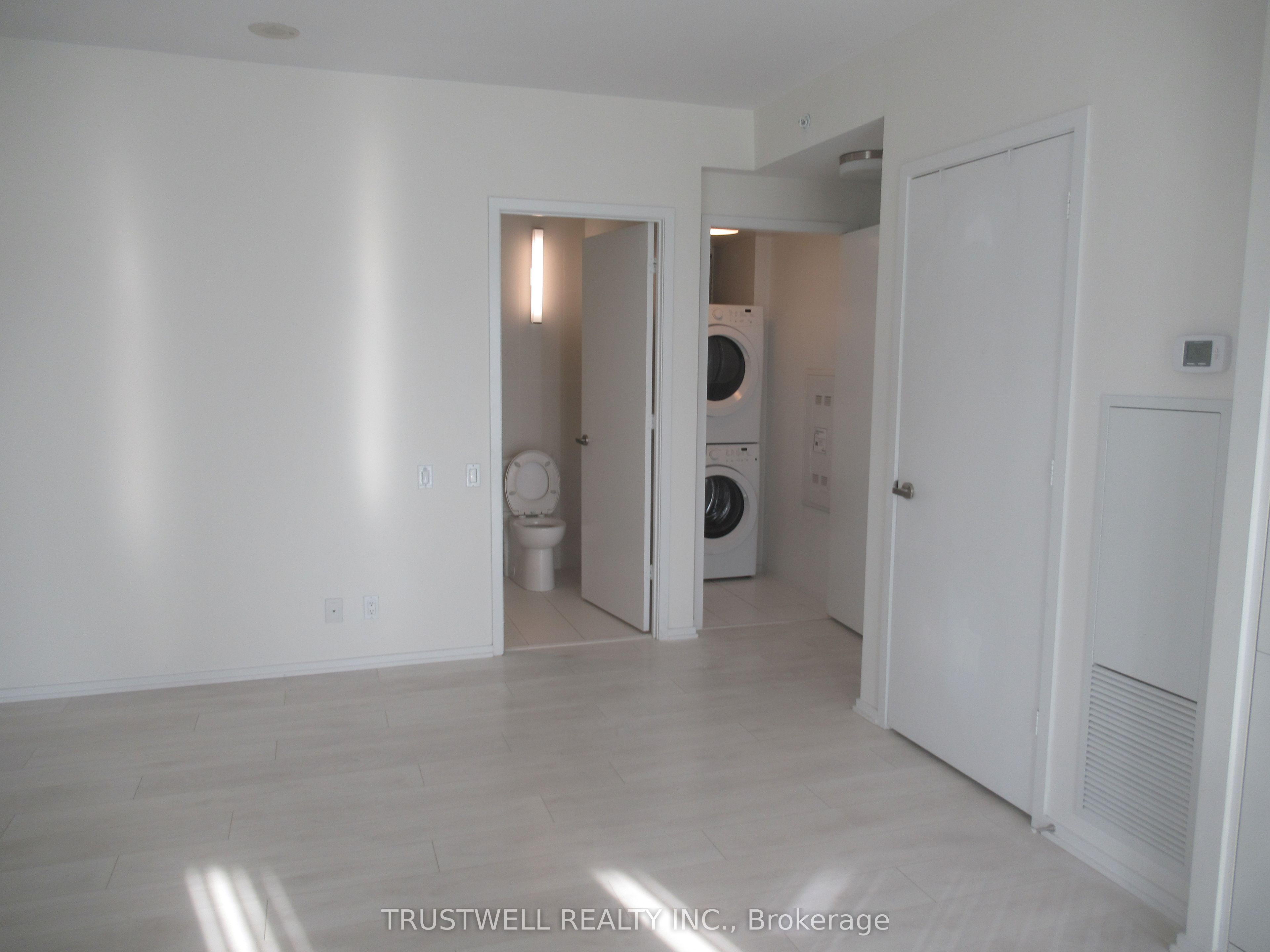 125 Peter Street 902, Toronto, ON M5V 0M2 photo 2