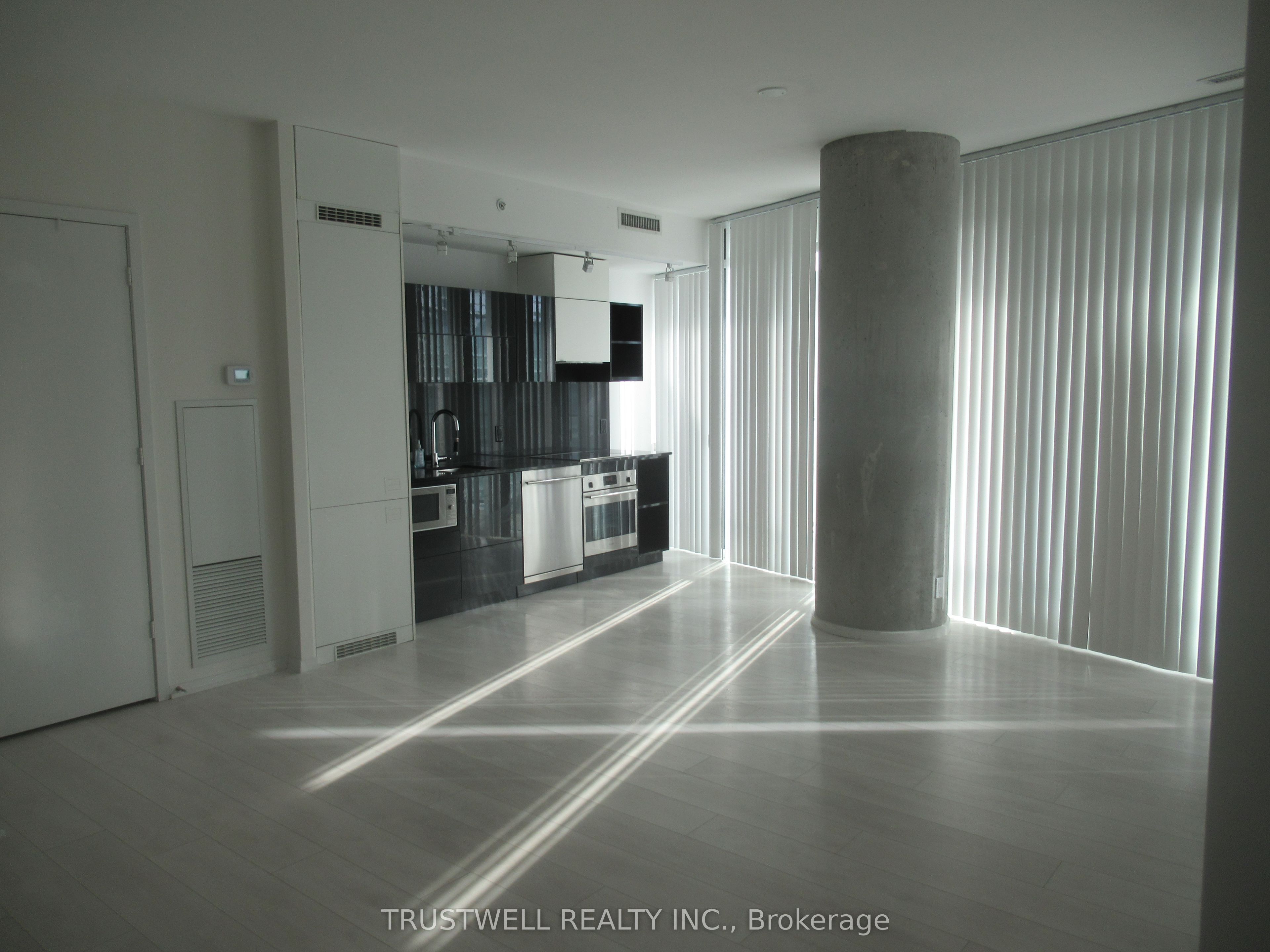 125 Peter Street 902, Toronto, ON M5V 0M2 photo 3