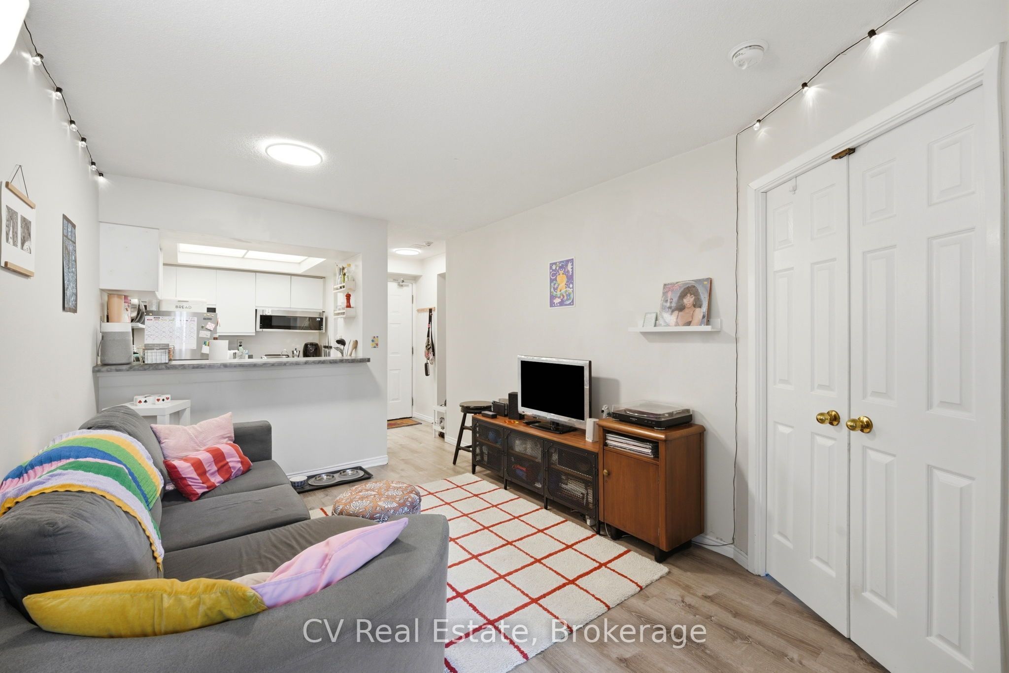 222 The Esplanade 506, Toronto, ON M5A 4M8 photo 2