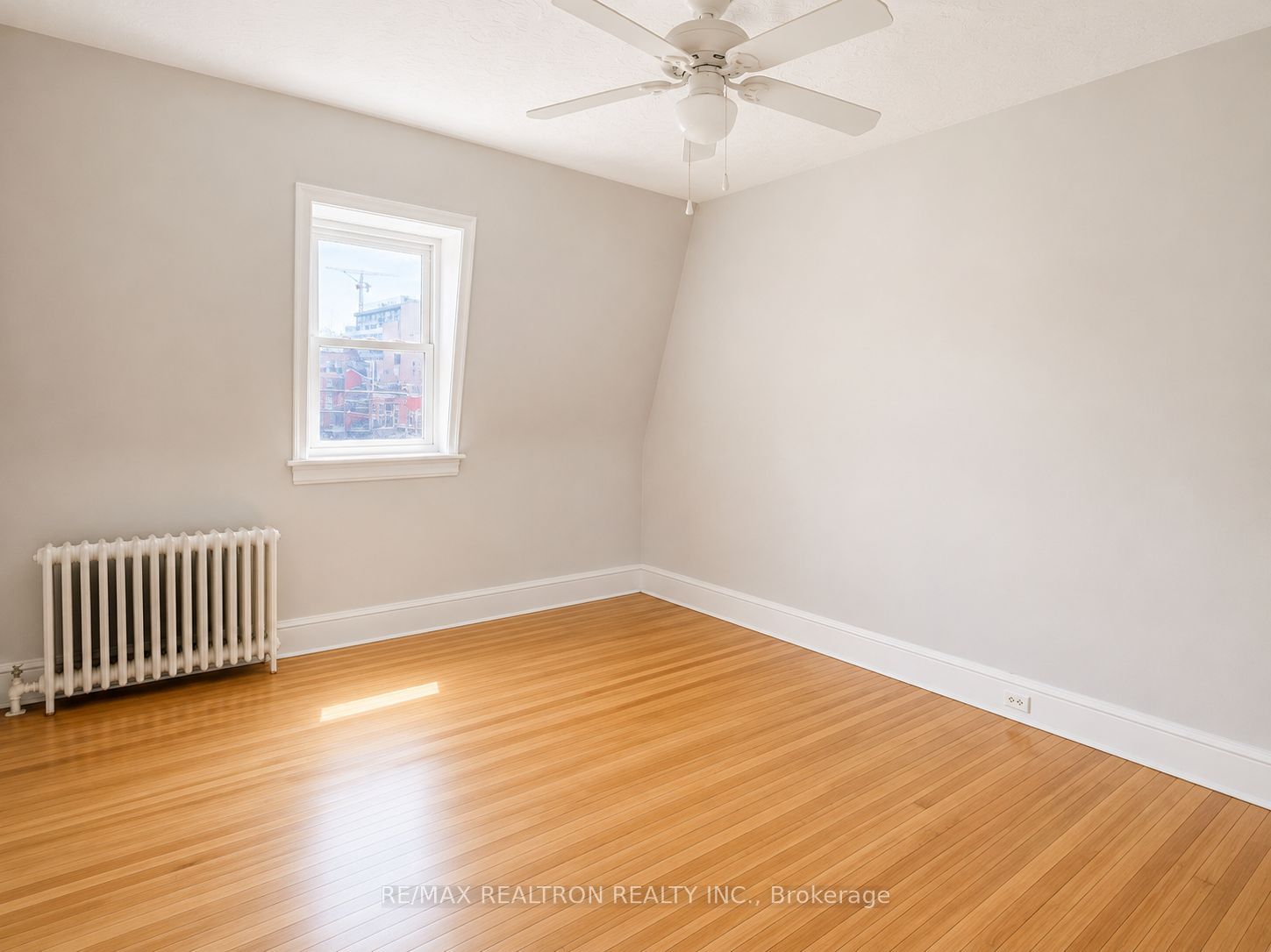 502 Queen Street E, Toronto, ON M5A 1V2 photo 3