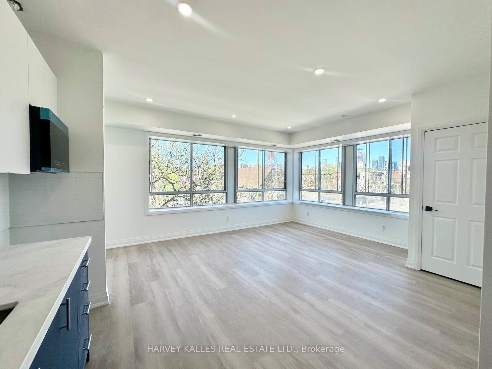 409 College Street 4, Toronto, ON M5T 1T1 photo 3