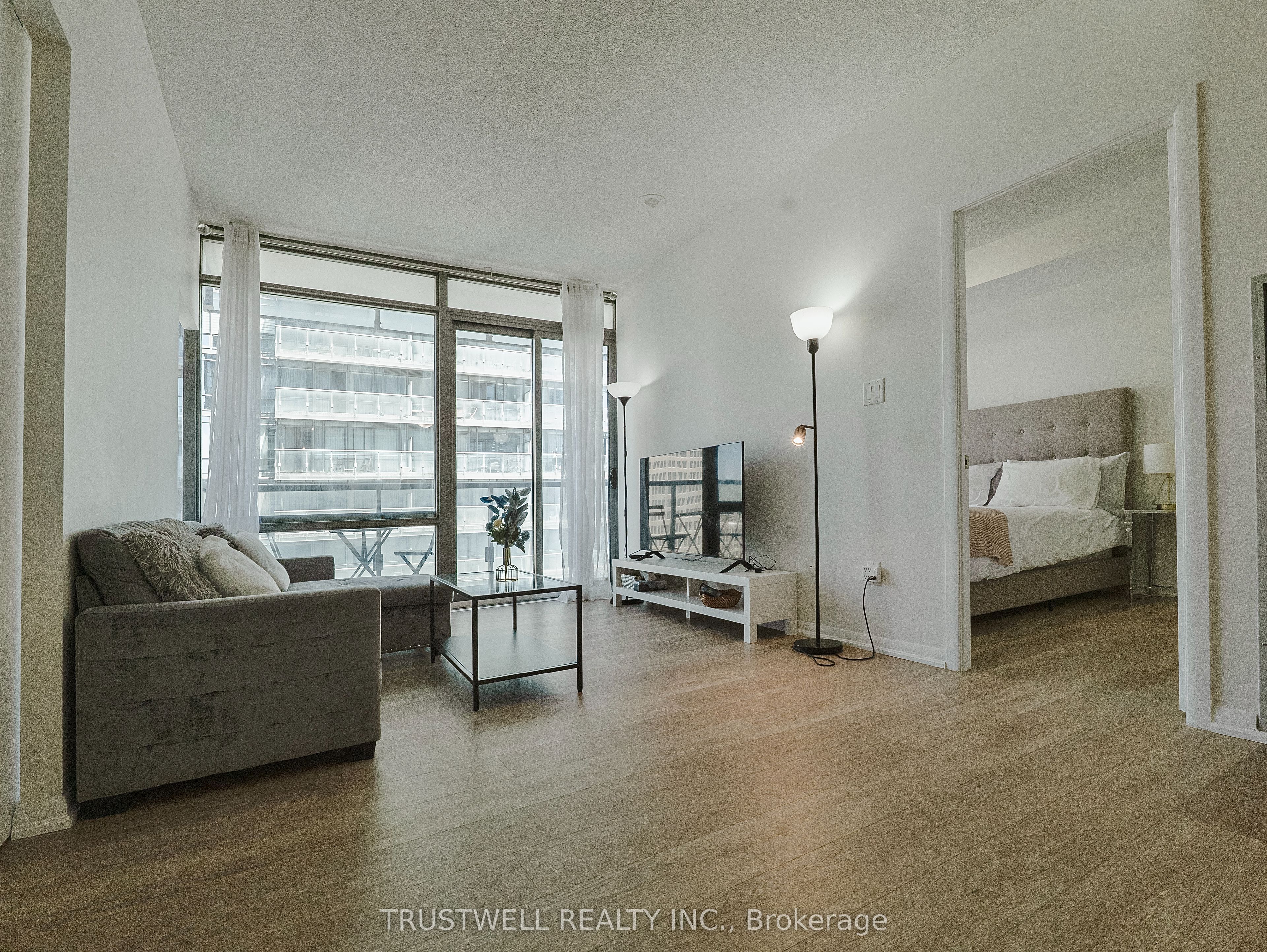 38 Grenville Street 2601, Toronto, ON M4Y 1A5 photo 3