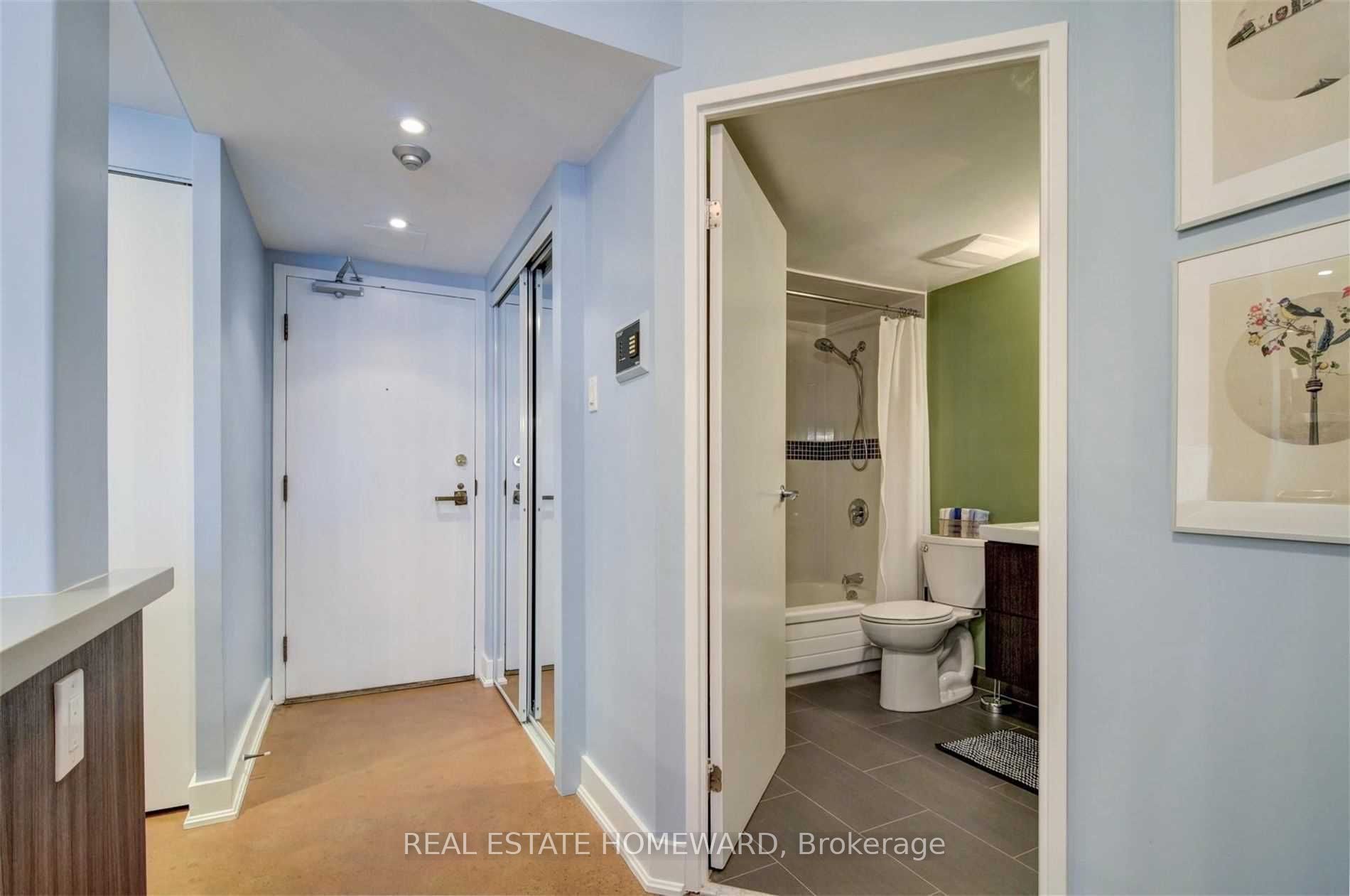 15 Maitland Place N 702, Toronto, ON M4Y 2X3 photo 2