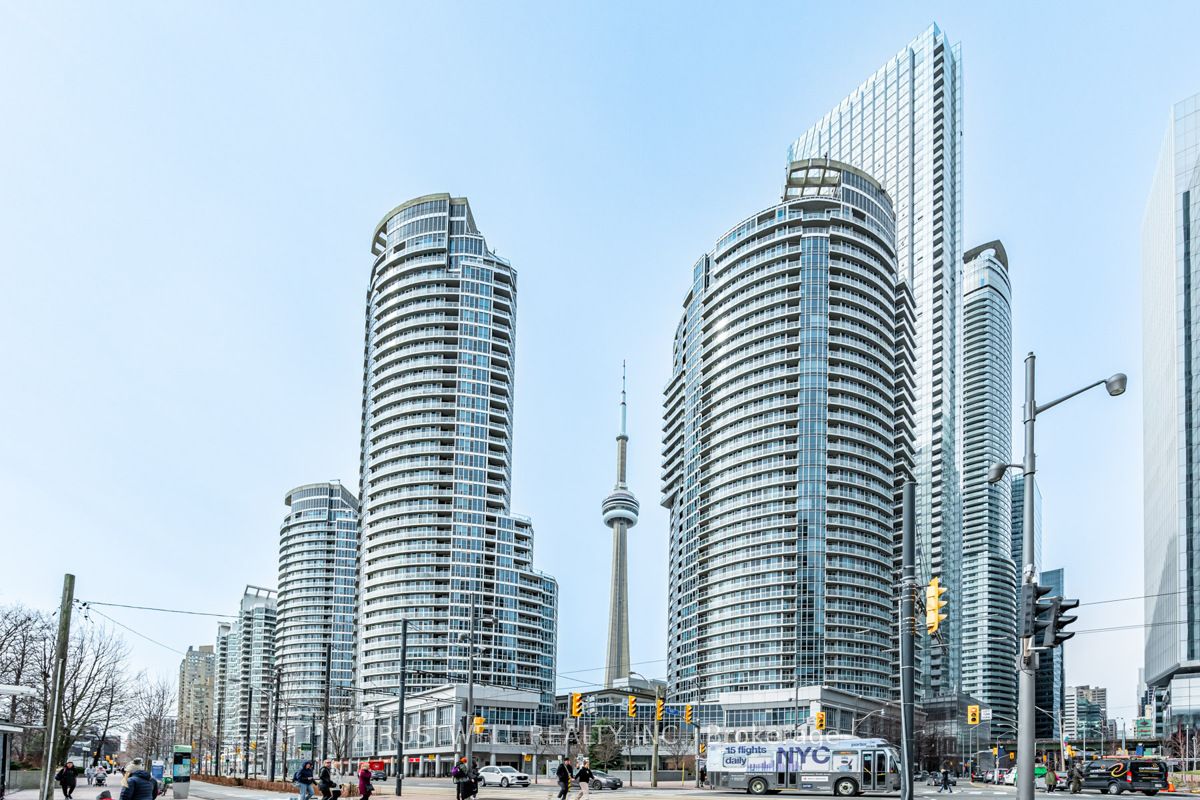 208 Queens Quay W 511, Toronto, ON M5J 2Y5