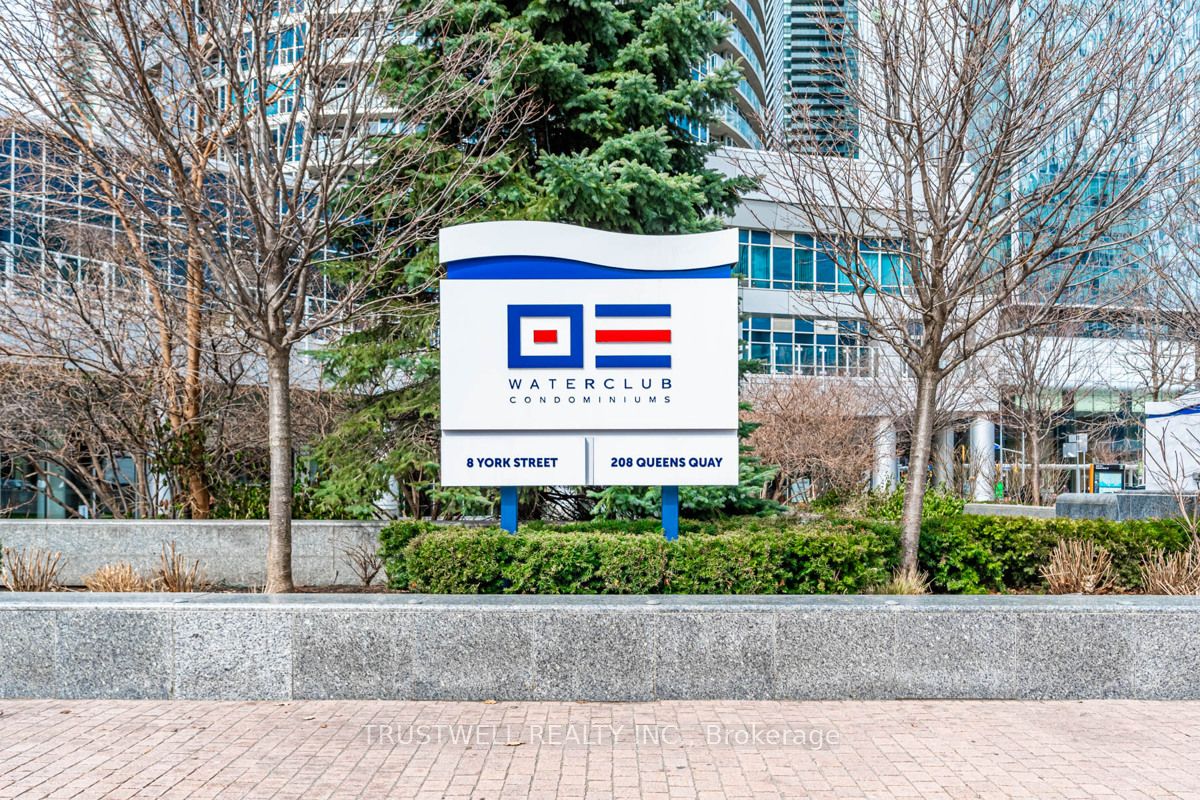 208 Queens Quay W 511, Toronto, ON M5J 2Y5 photo 2