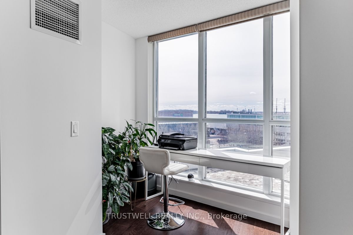 208 Queens Quay W 511, Toronto, ON M5J 2Y5 photo 4