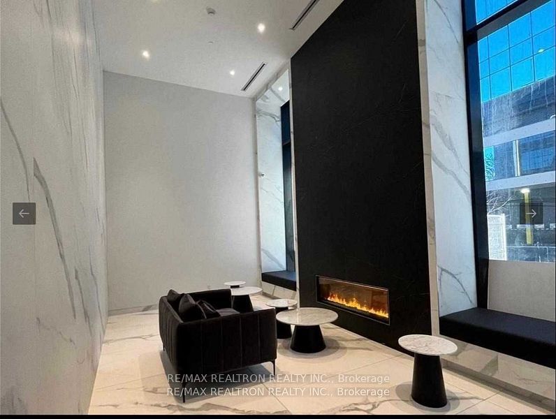20 Edward Street 2106, Toronto, ON M5G 1C9 photo 2