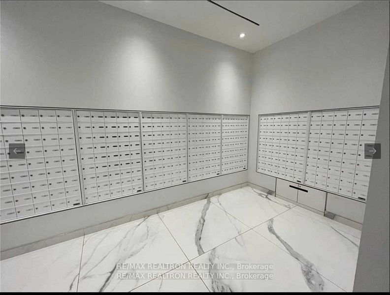 20 Edward Street 2106, Toronto, ON M5G 1C9 photo 3