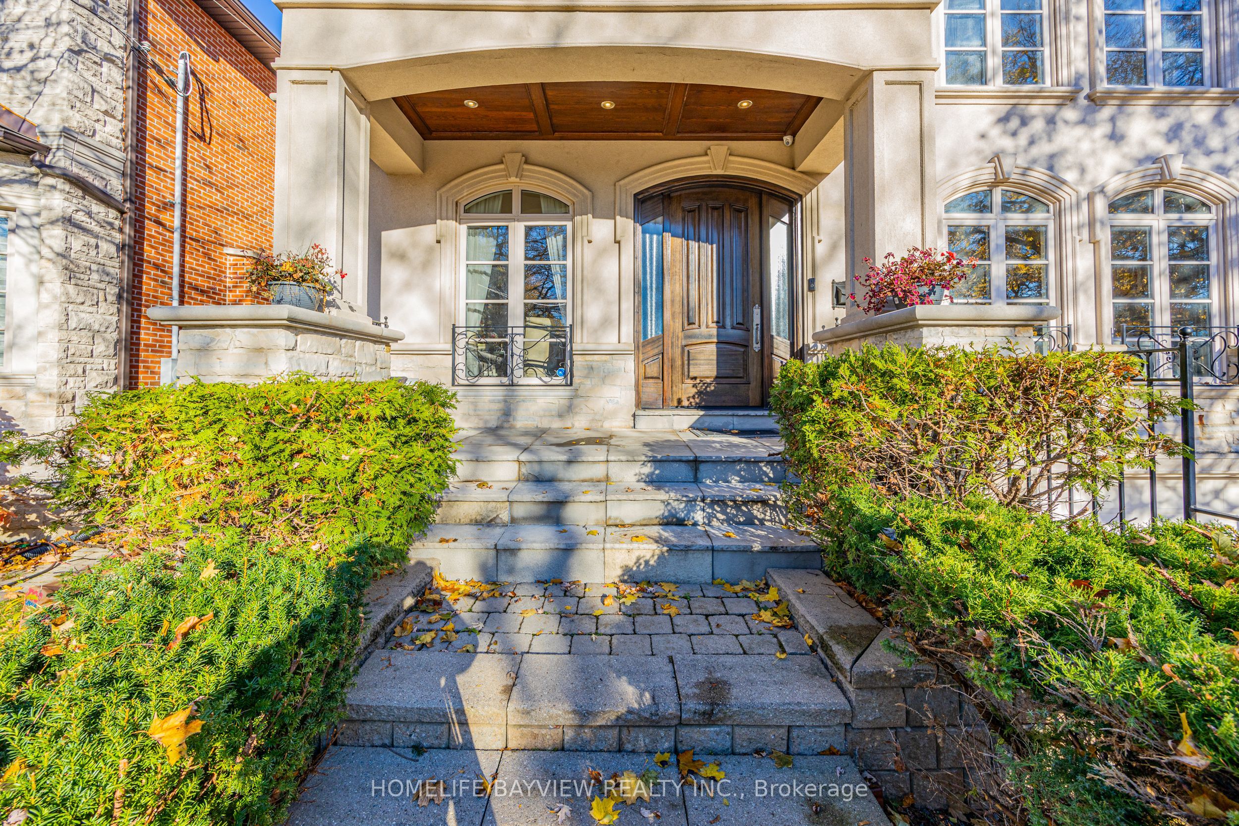 208 Holmes Avenue, Toronto, ON M2N 4N1 photo 2