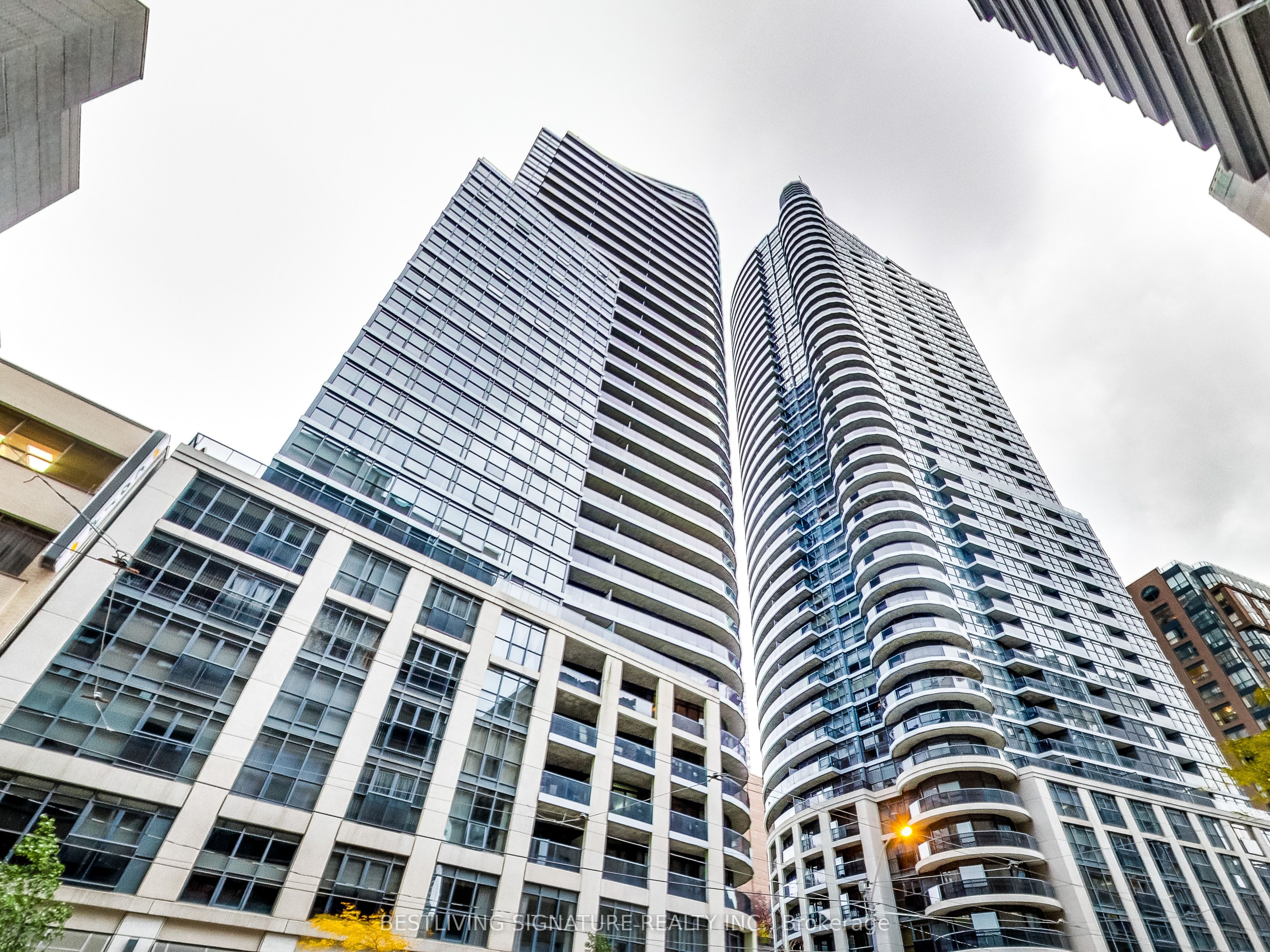 21 Carlton Street 1606, Toronto, ON M5B 1L3 photo 2