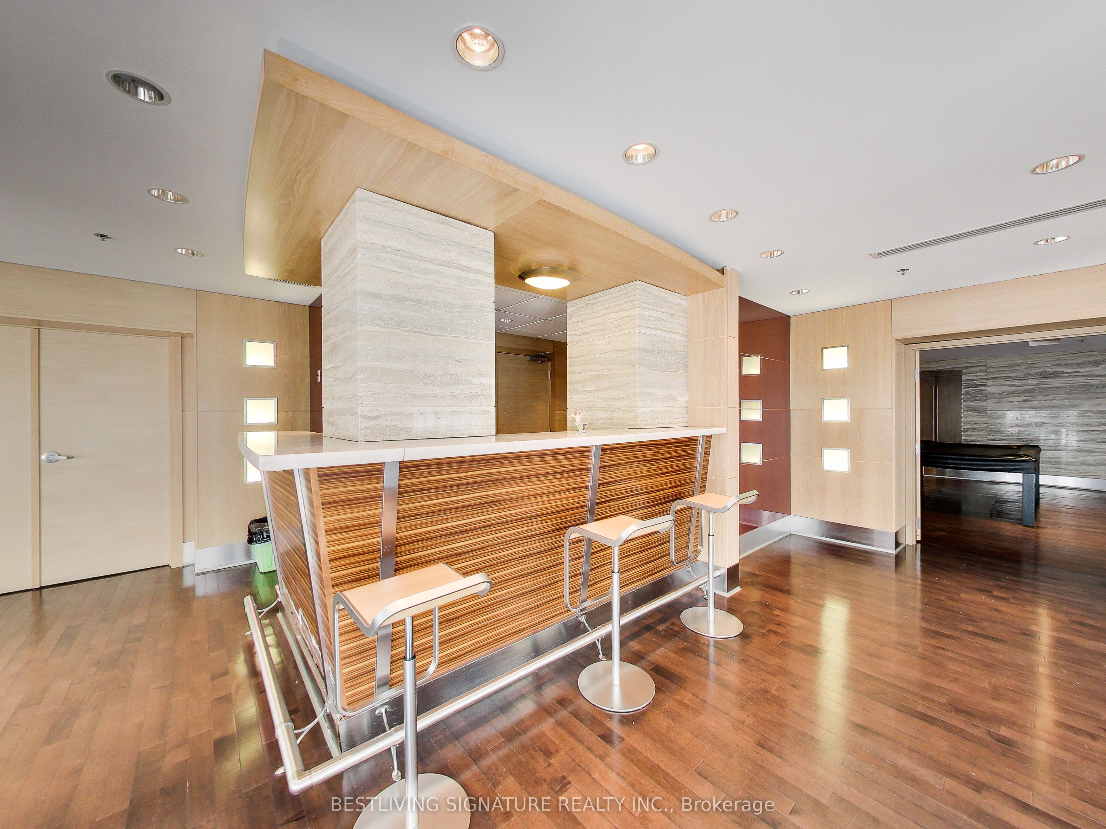 21 Carlton Street 1606, Toronto, ON M5B 1L3 photo 5