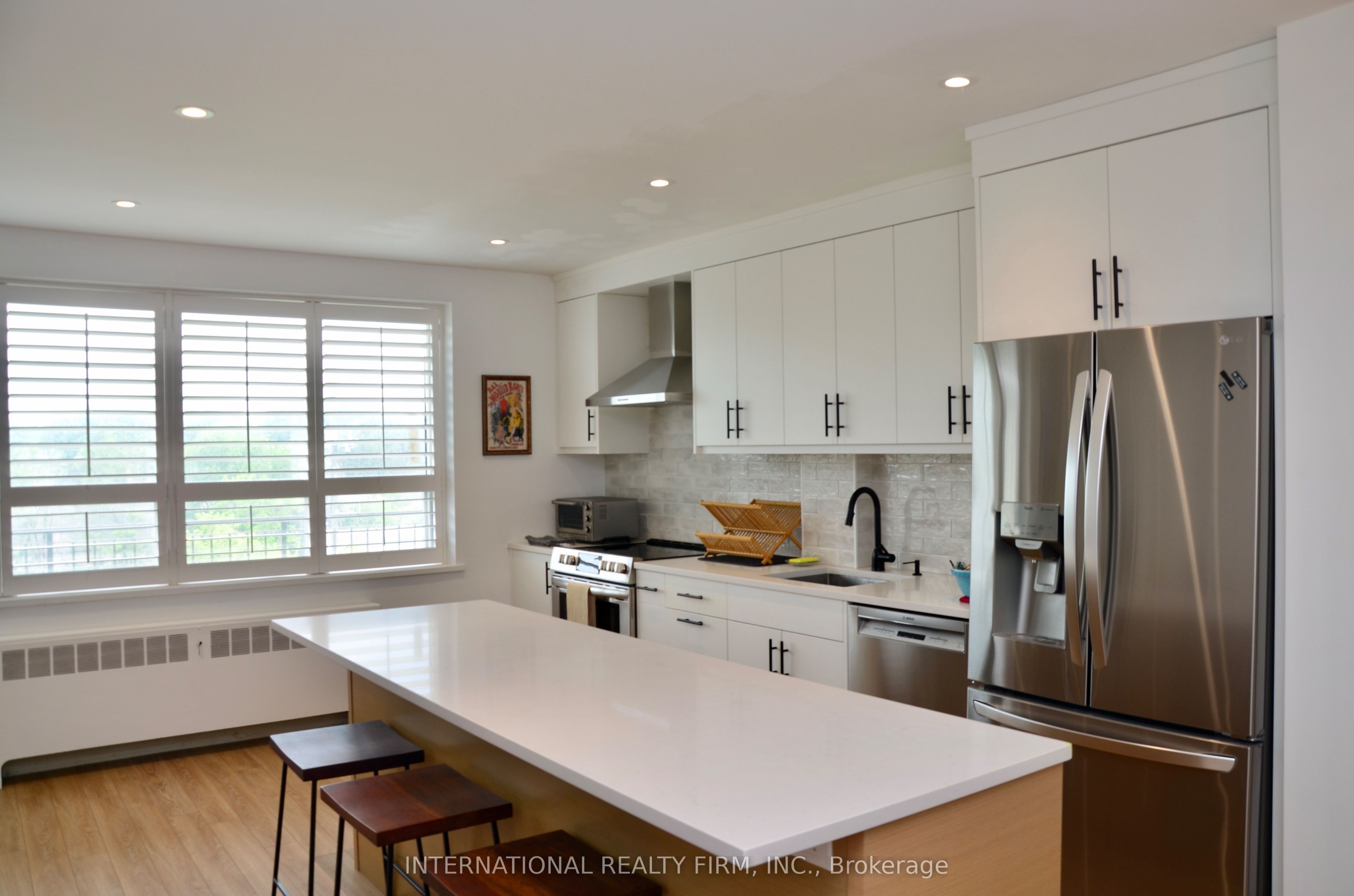 219 Wilson Avenue 404, Toronto, ON M5M 3B2 photo 3