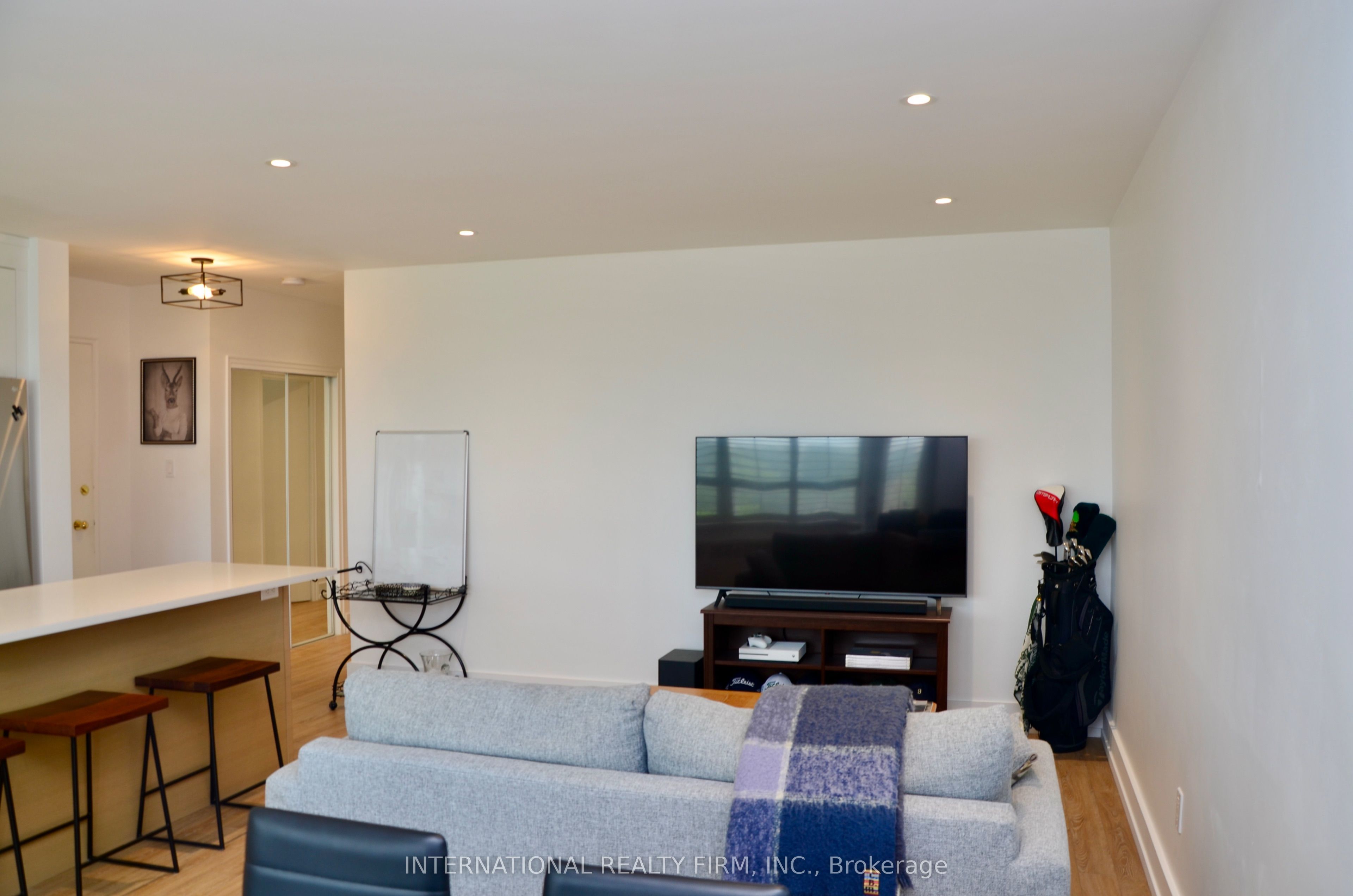 219 Wilson Avenue 404, Toronto, ON M5M 3B2 photo 5