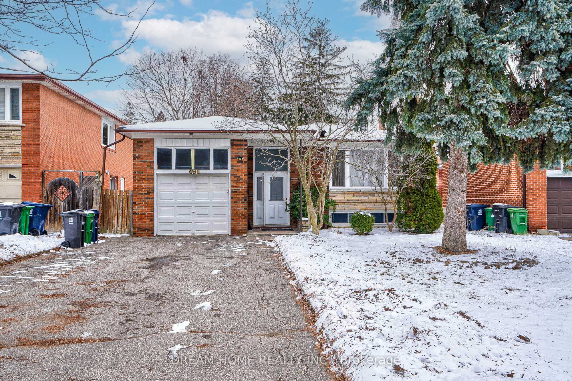 451 Kenneth Avenue Main, Toronto, ON M2N 4W4
