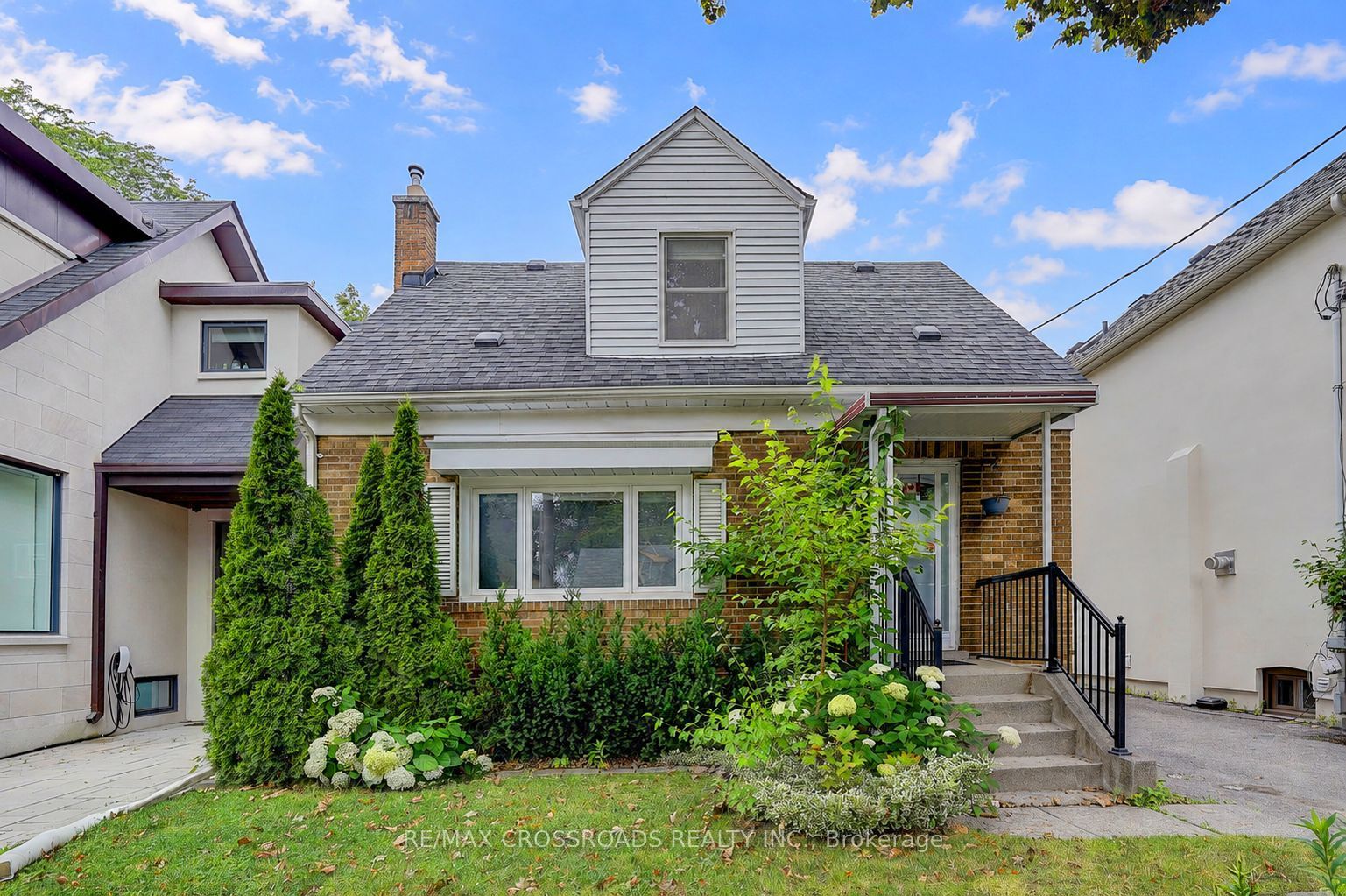 128 Leacrest Road, Toronto, ON M4G 1E8